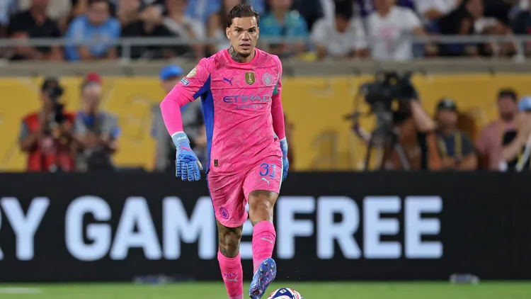 /images/c/a/m/camping-world-stadium-manchester-city-s-ederson-during-the-match-between-manchester-city-and-al-hilal-for-the-round-of-16-of-the-2025-fifa-club-world-cup-at-the-camping-world-stadium-on-monday-30-30761-heuler-andrey-spp-copyright-xheulerxandreyx-xsppx-spp-en-hean-r1de1842jpg_1753102588984.jpg