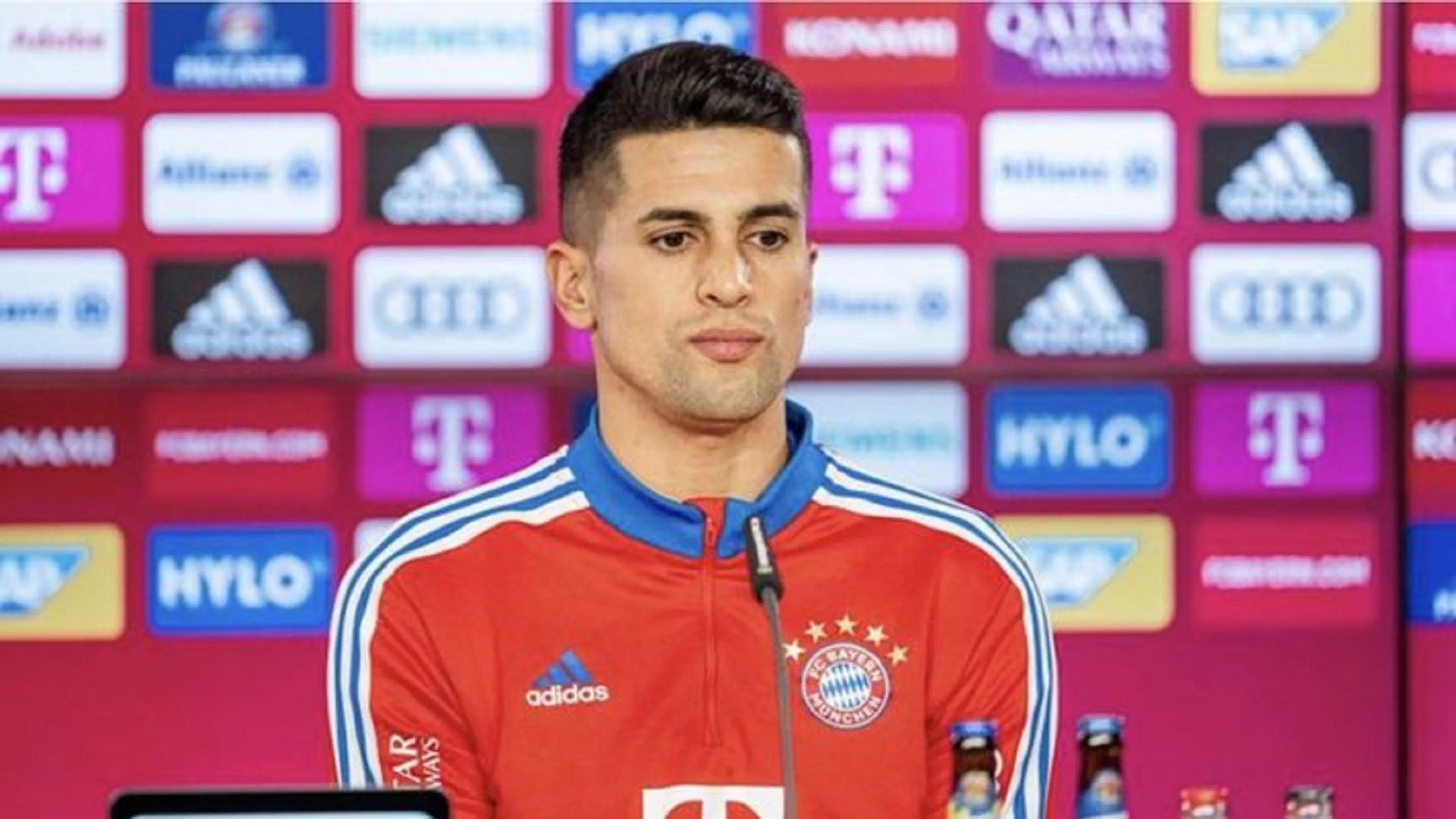 Copertina di Cancelo: “Dopo la conversazione con Guardiola ho lasciato il City”