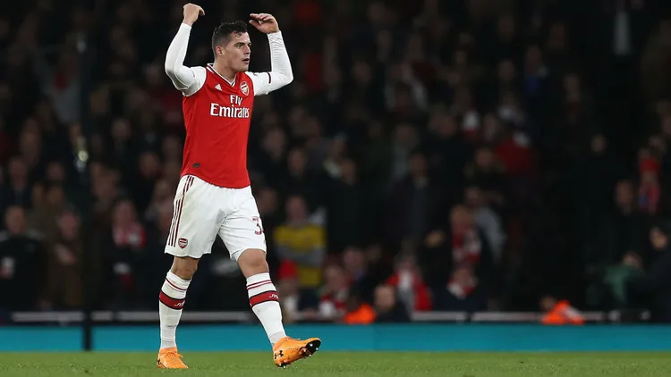 /images/c/a/o/caos-xhaka-in-casa-arsenal.jpg