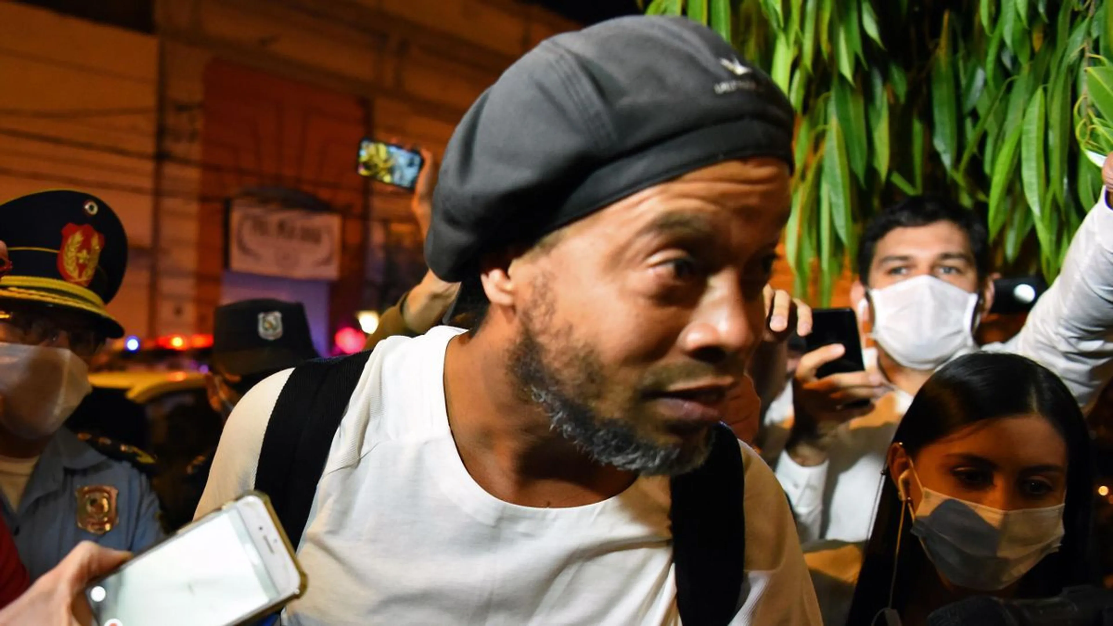 Copertina di Alimenti non pagati alla ex: rischio carcere per Ronaldinho?