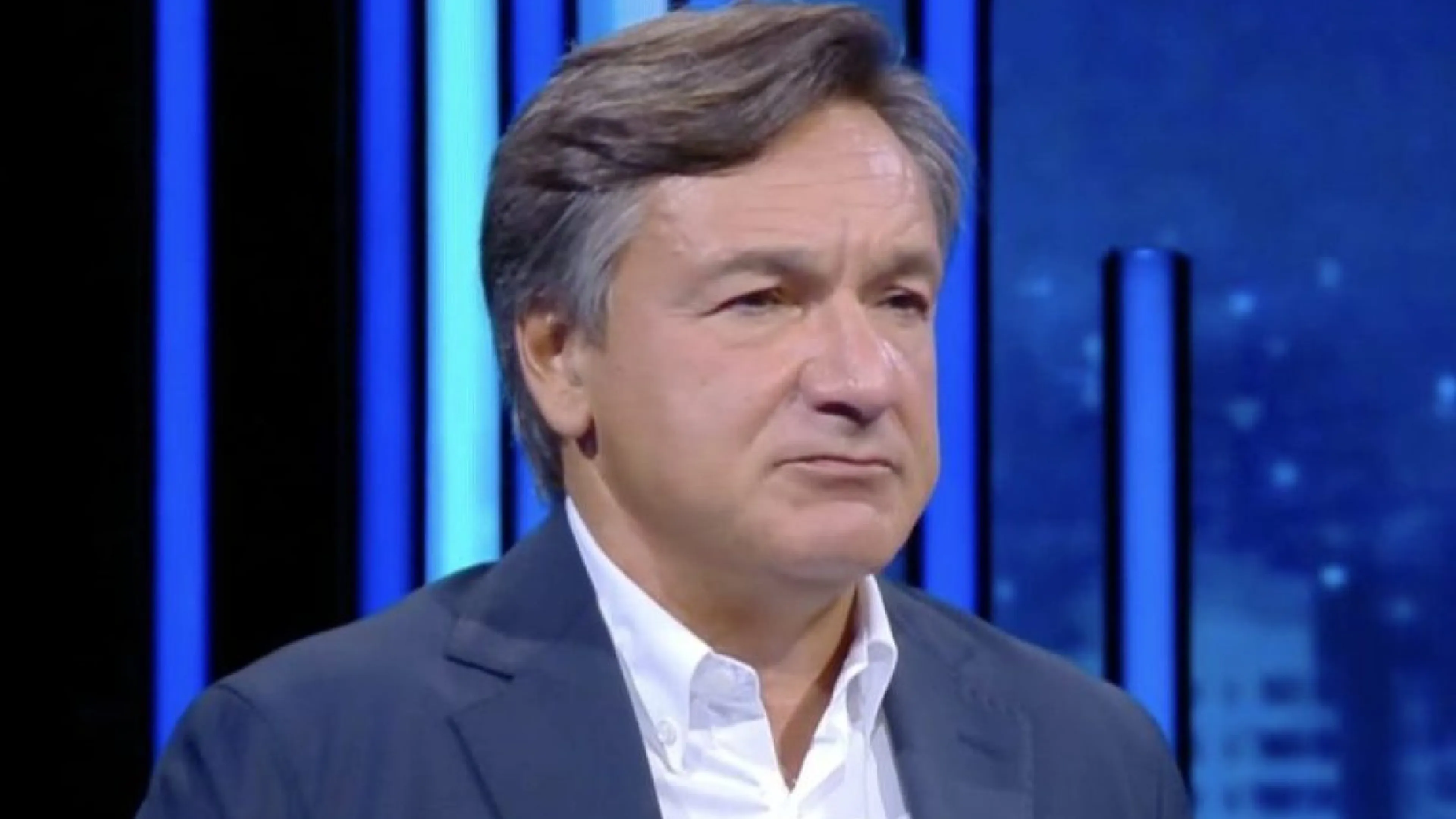 Copertina di Caressa analizza la difficile situazione della Roma: "Il colpevole del disastro ha un nome e un cognome"