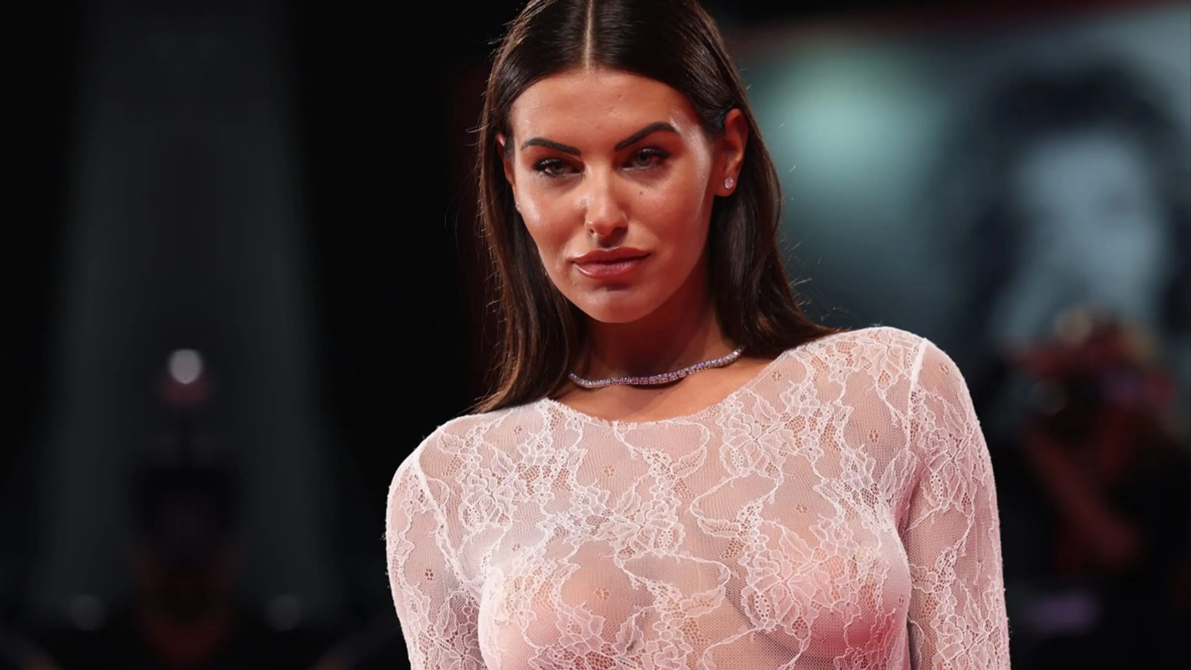 Copertina di Parla Carolina, la musa di Vlahovic: “Alla Juve la sua vita è stata stravolta. Tifosi Viola volevano affossarlo”