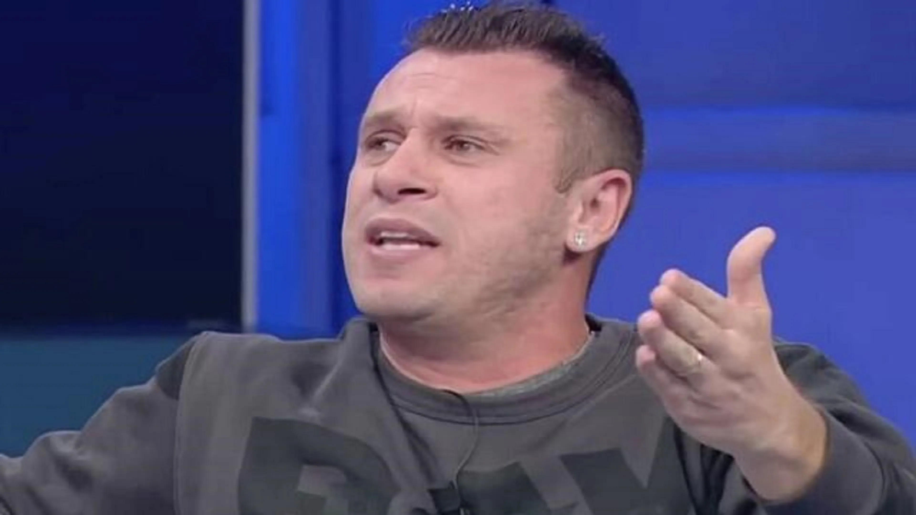 Copertina di "Gli spaccavo lo spogliatoio", Cassano contro De Laurentiis