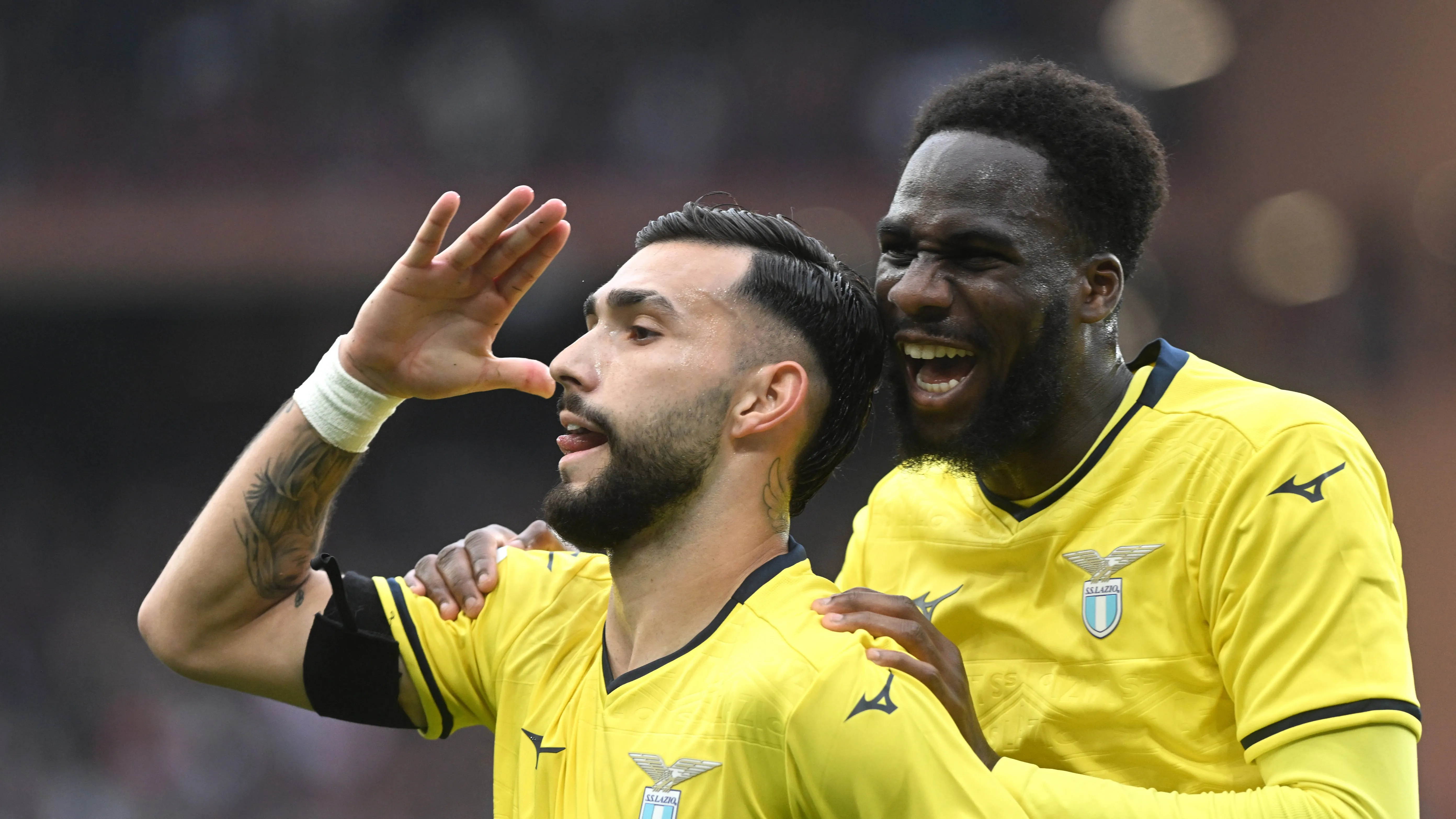 Castellanos e Dia esultano con la maglia della Lazio