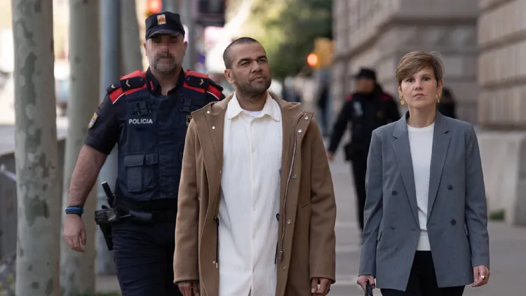 /images/c/a/u/cauzione-dani-alves.jpg