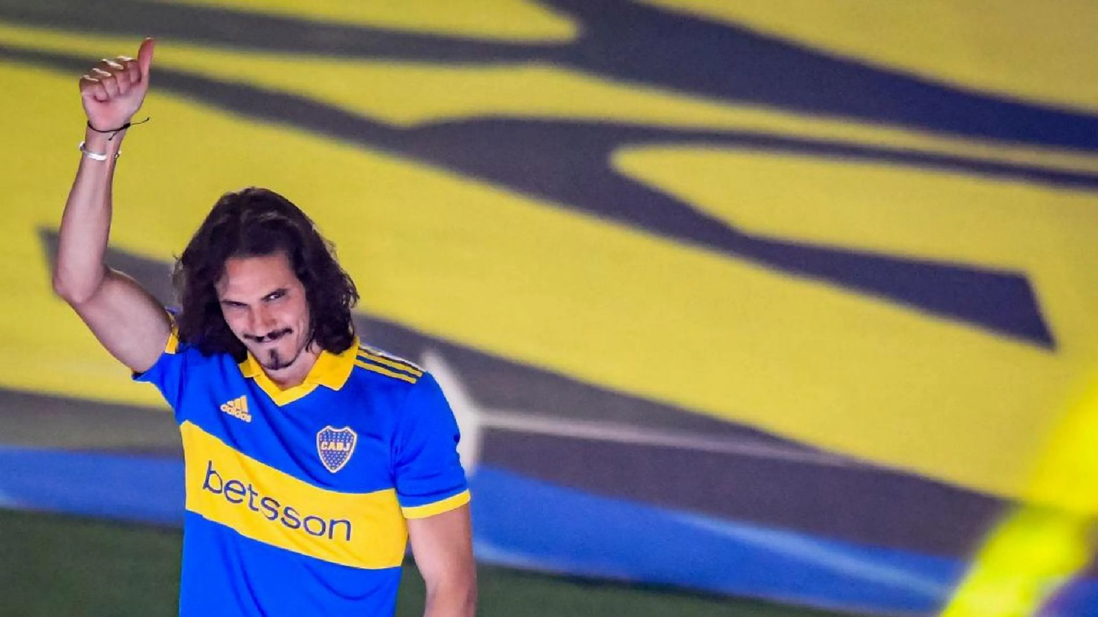 Copertina di Cavani, accoglienza da brividi alla 'Bombonera'! E avrà la numero 10 (VIDEO)