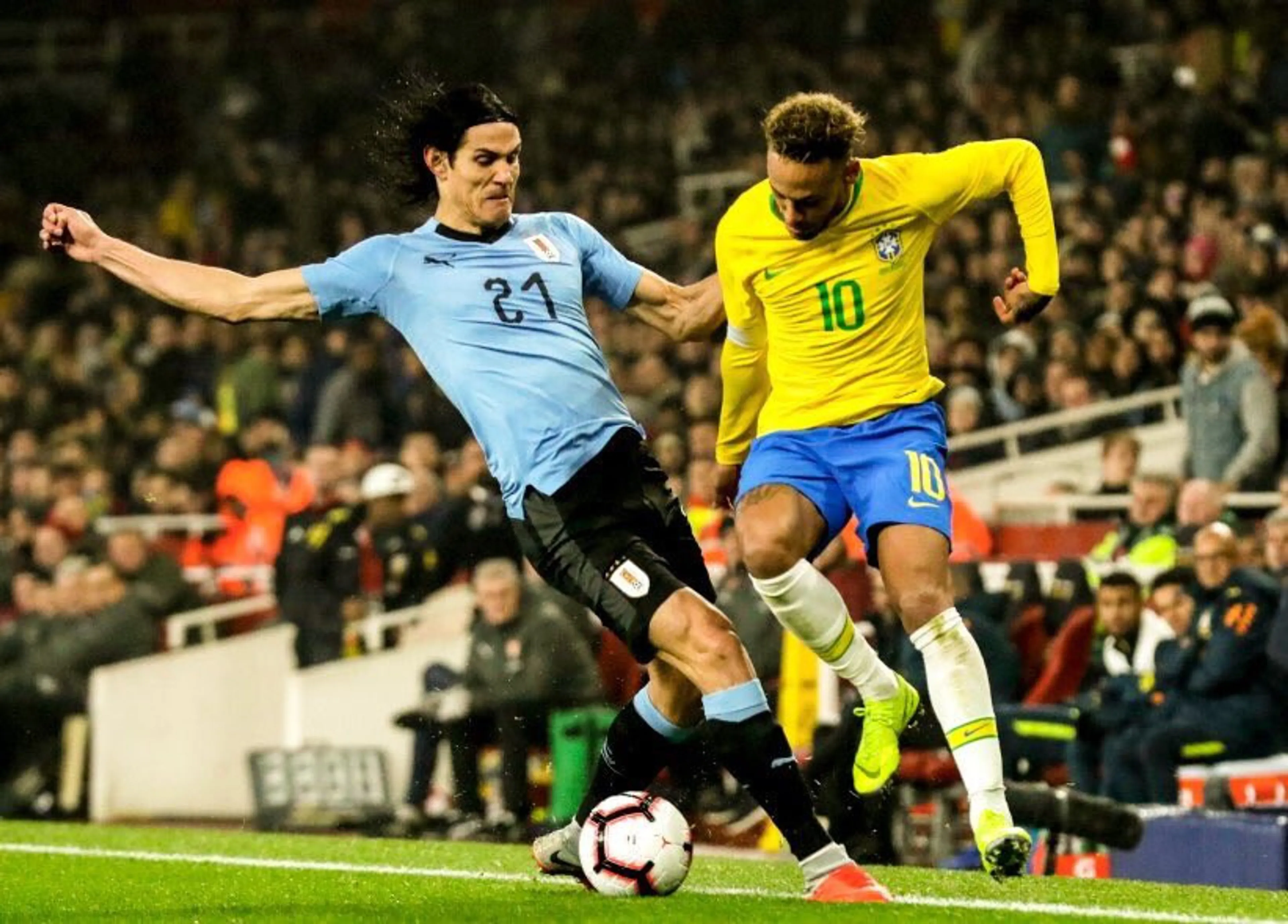 Copertina di Cavani Neymar: rissa sfiorata durante Brasile – Uruguay