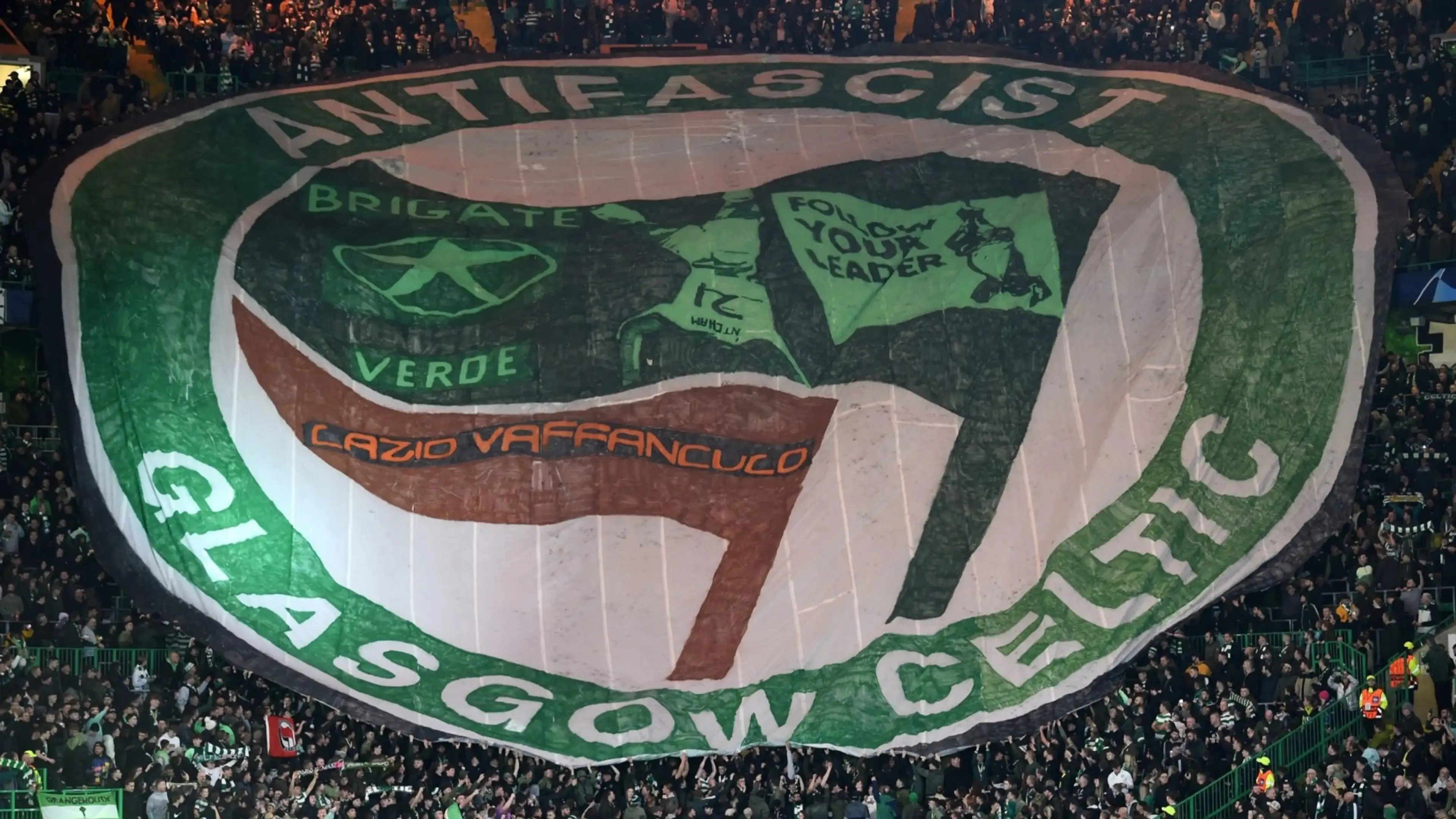 La coreografia del Celtic ricorda alla Lazio la sconfitta del 2019,  ma ha un effetto boomerang