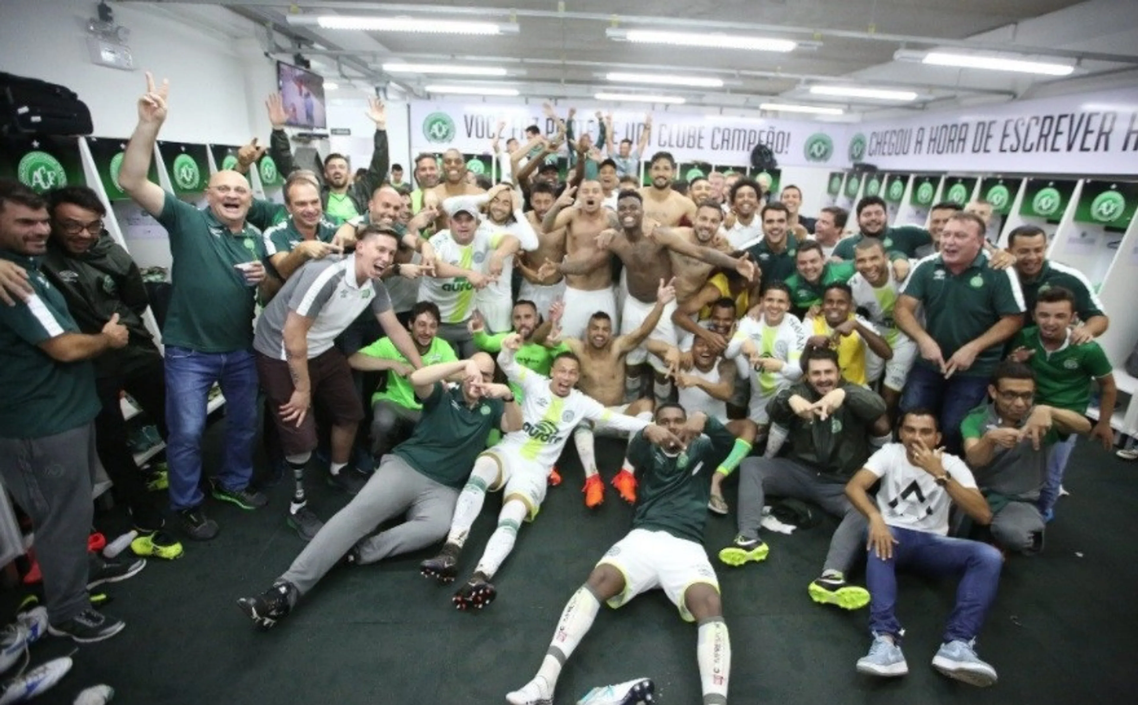 Copertina di Miracolo brasiliano. Un anno dopo la Chape è salva