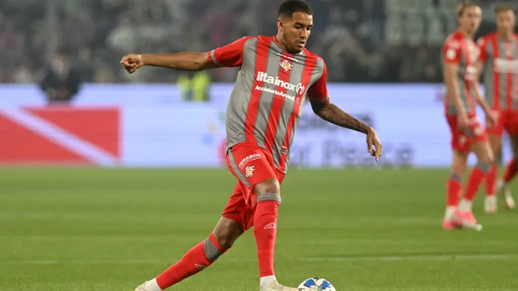 /images/c/h/a/charles-pickel-cremonese-serie-b-2024-25-finale-playoff-final-andata-first-leg-cremonese-vs-spezia-0-0-29-05-2025-azione-action-single-shot-serie-b-2024-25-finale-playoff-andata-cremonese-spezia-0-0jpg_1756322908341.jpg