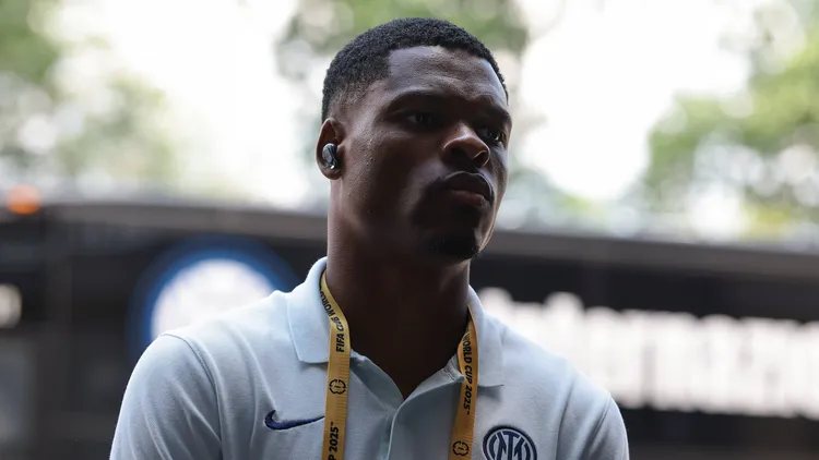 /images/c/h/a/charlotte-usa-30th-june-2025-denzel-dumfries-of-fc-internazionale-arrives-at-the-stadium-for-the-internazionale-vs-fluminense-fc-fifa-club-world-cup-match-at-bank-of-america-stadium-charlotte-picture-credit-should-read-jonathan-moscrop-sportimage-editorial-use-only-no-use-with-unauthorised-audio-video-data-fixture-lists-club-league-logos-or-live-services-online-in-match-use-limited-to-120-images-no-video-emulation-no-use-in-betting-games-or-single-club-league-player-publications-spi001jminterfluminense-spi-3996-0001jpg_1752580872130.jpg