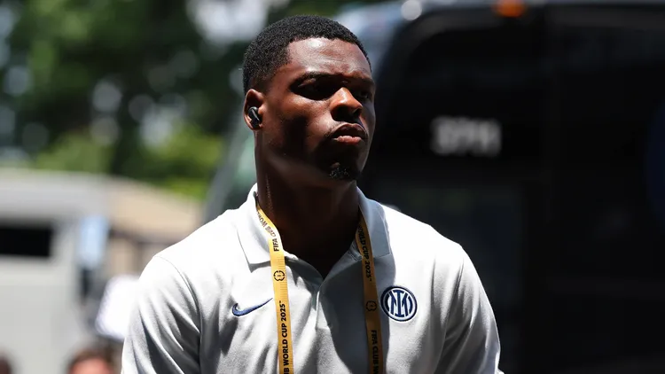 /images/c/h/a/charlotte-usa-30th-june-2025-denzel-dumfries-of-fc-internazionale-arrives-at-the-stadium-for-the-internazionale-vs-fluminense-fc-fifa-club-world-cup-match-at-bank-of-america-stadium-charlotte-picture-credit-should-read-jonathan-moscrop-sportimage-editorial-use-only-no-use-with-unauthorised-audio-video-data-fixture-lists-club-league-logos-or-live-services-online-in-match-use-limited-to-120-images-no-video-emulation-no-use-in-betting-games-or-single-club-league-player-publications-spi019jminterfluminense-spi-3996-0019jpg_1751451741956.jpg