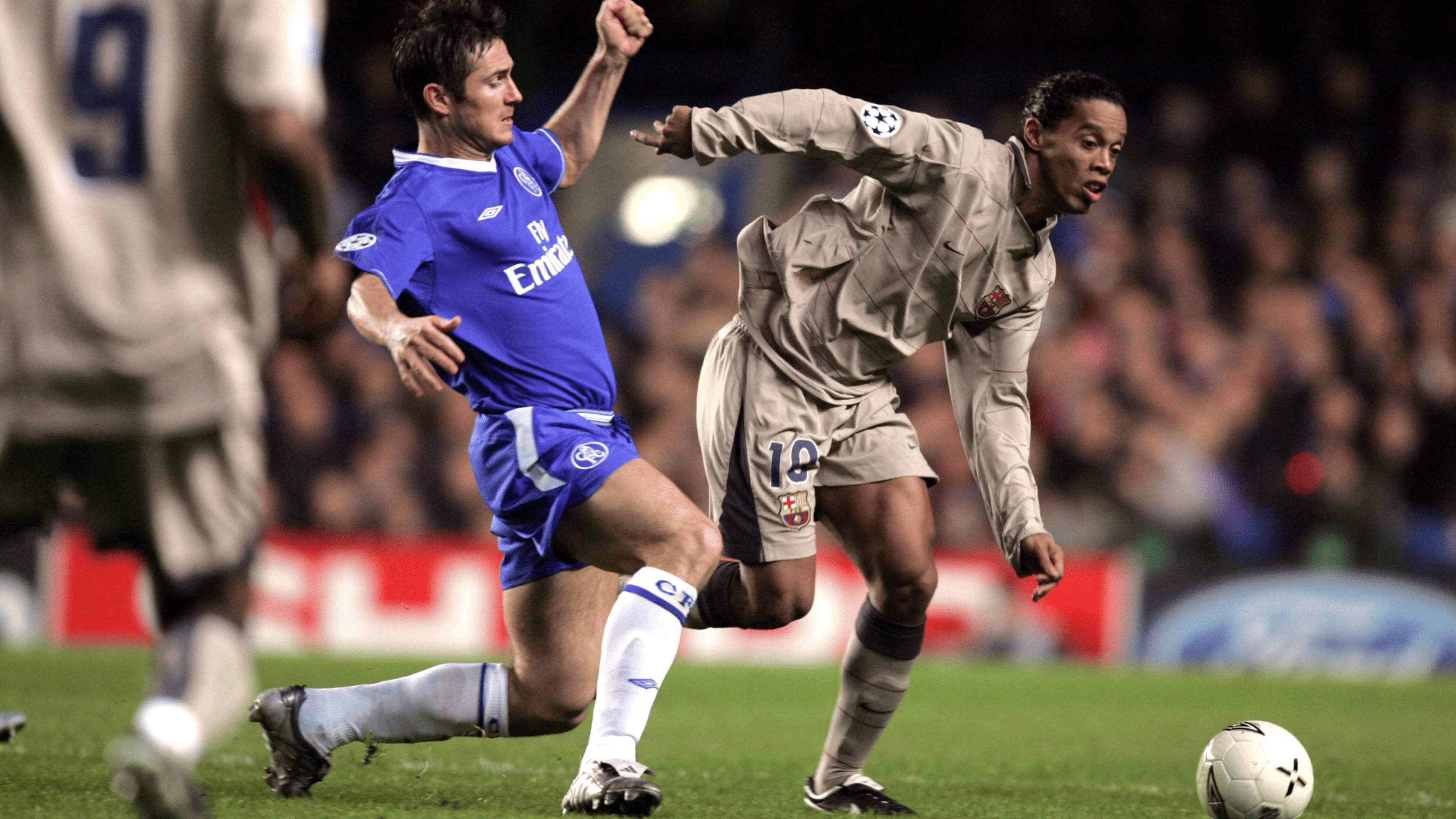Copertina di AMARCORD | 8 marzo 2005, Chelsea-Barcellona 4-2: la danza di Ronaldinho non basta, passa Mou
