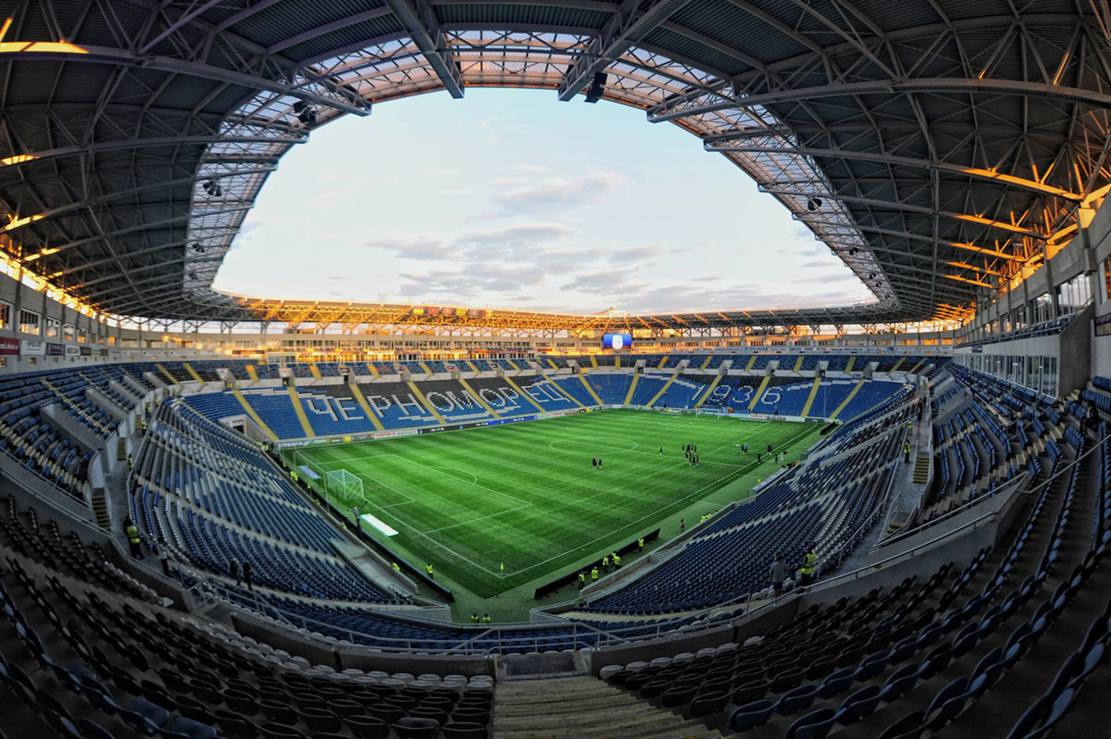 Copertina di Ucraina, Chernomorets annuncia nuovo acquisto con il peggior fotomontaggio di sempre. E il web non perdona