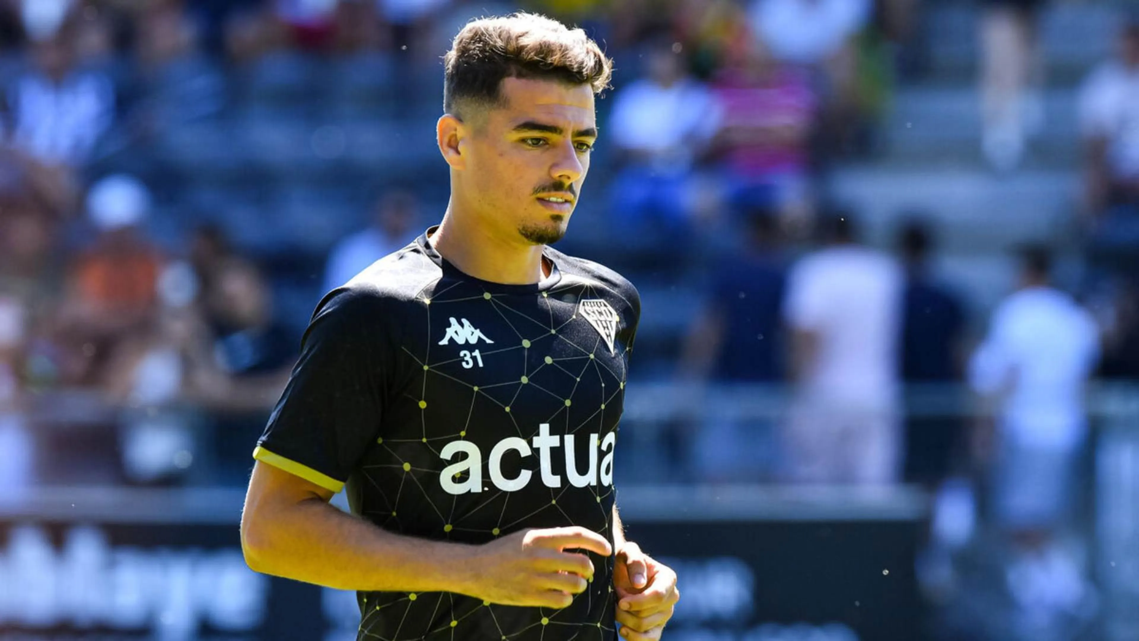 Copertina di Il difensore dell’Angers Chetti condannato al carcere per uno schiaffo sul sedere a una donna