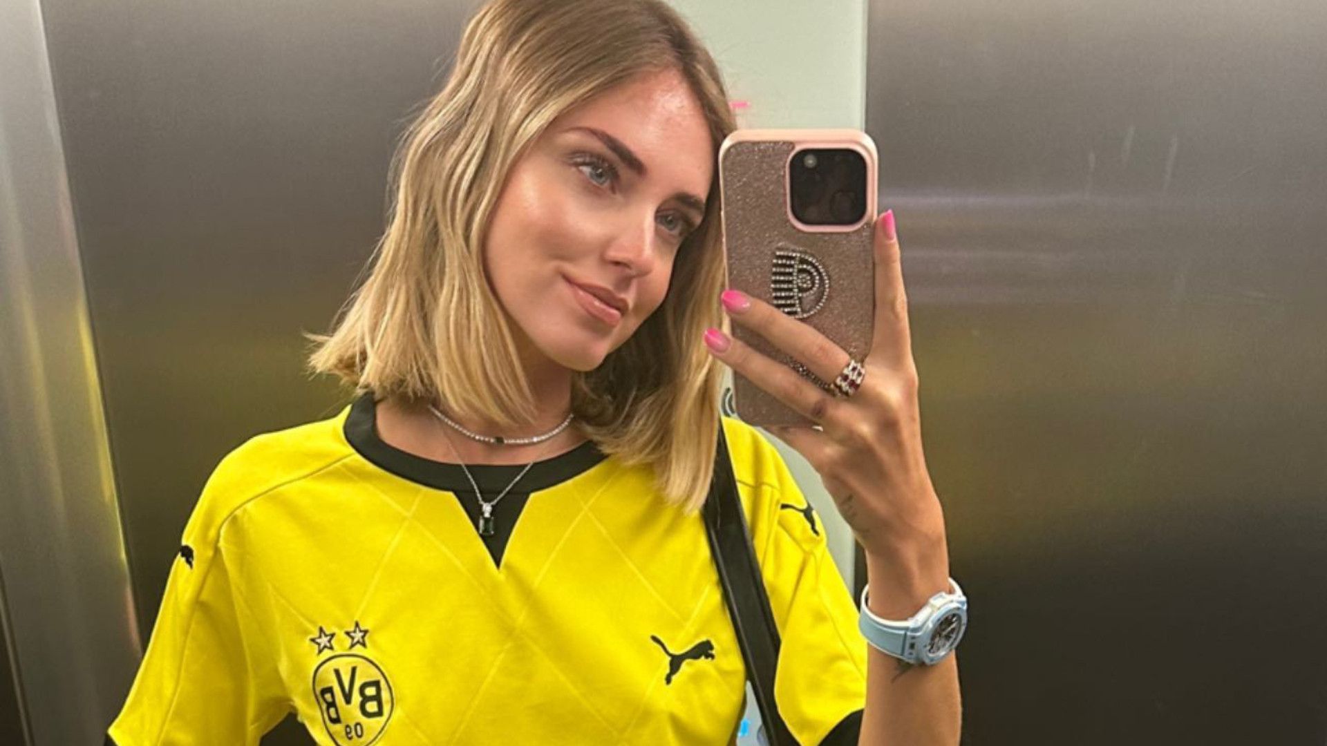 Chiara-ferragni-con-la-maglia-del-borussia-dortmund