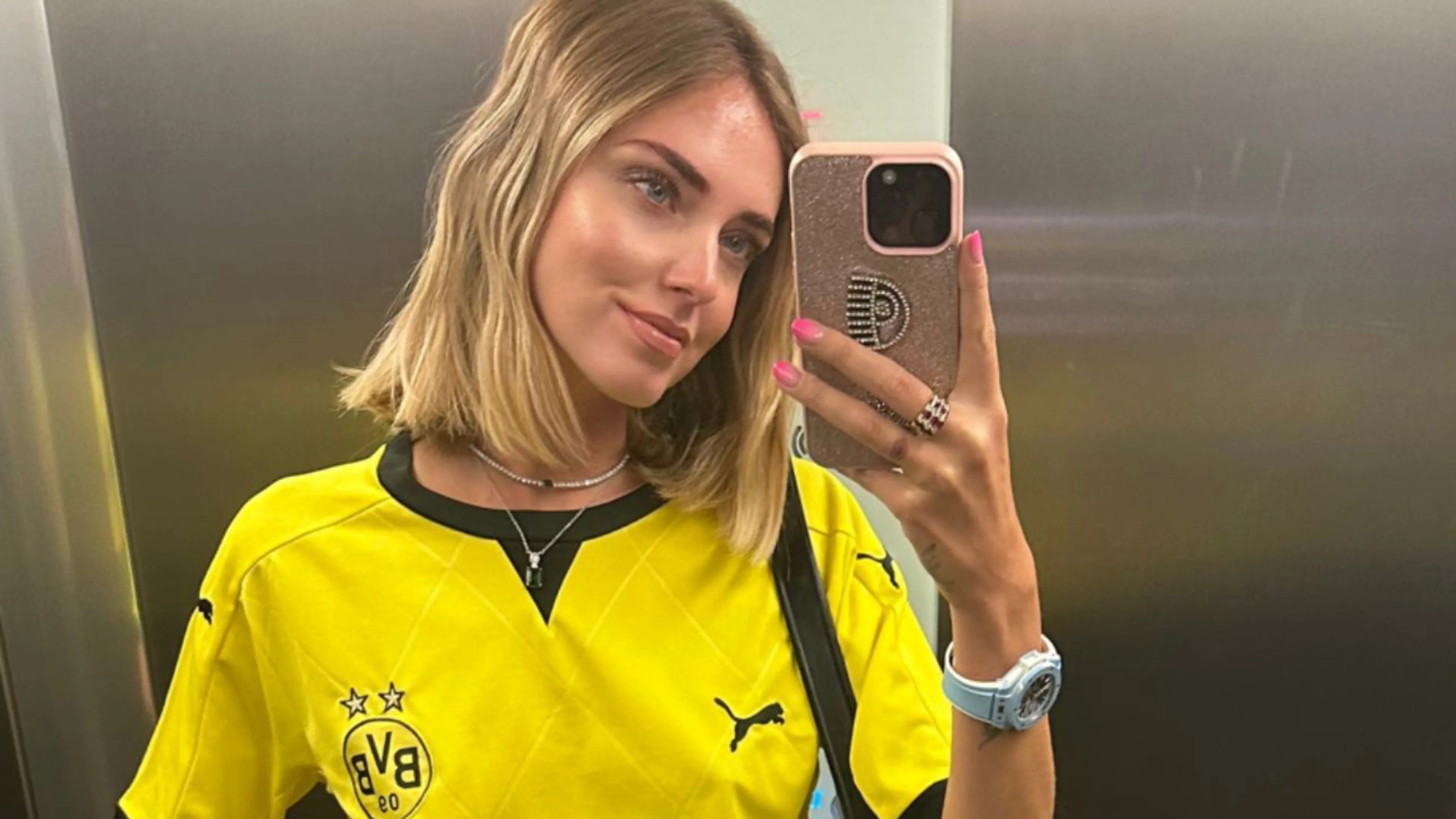 Chiara-ferragni-con-la-maglia-del-borussia-dortmund