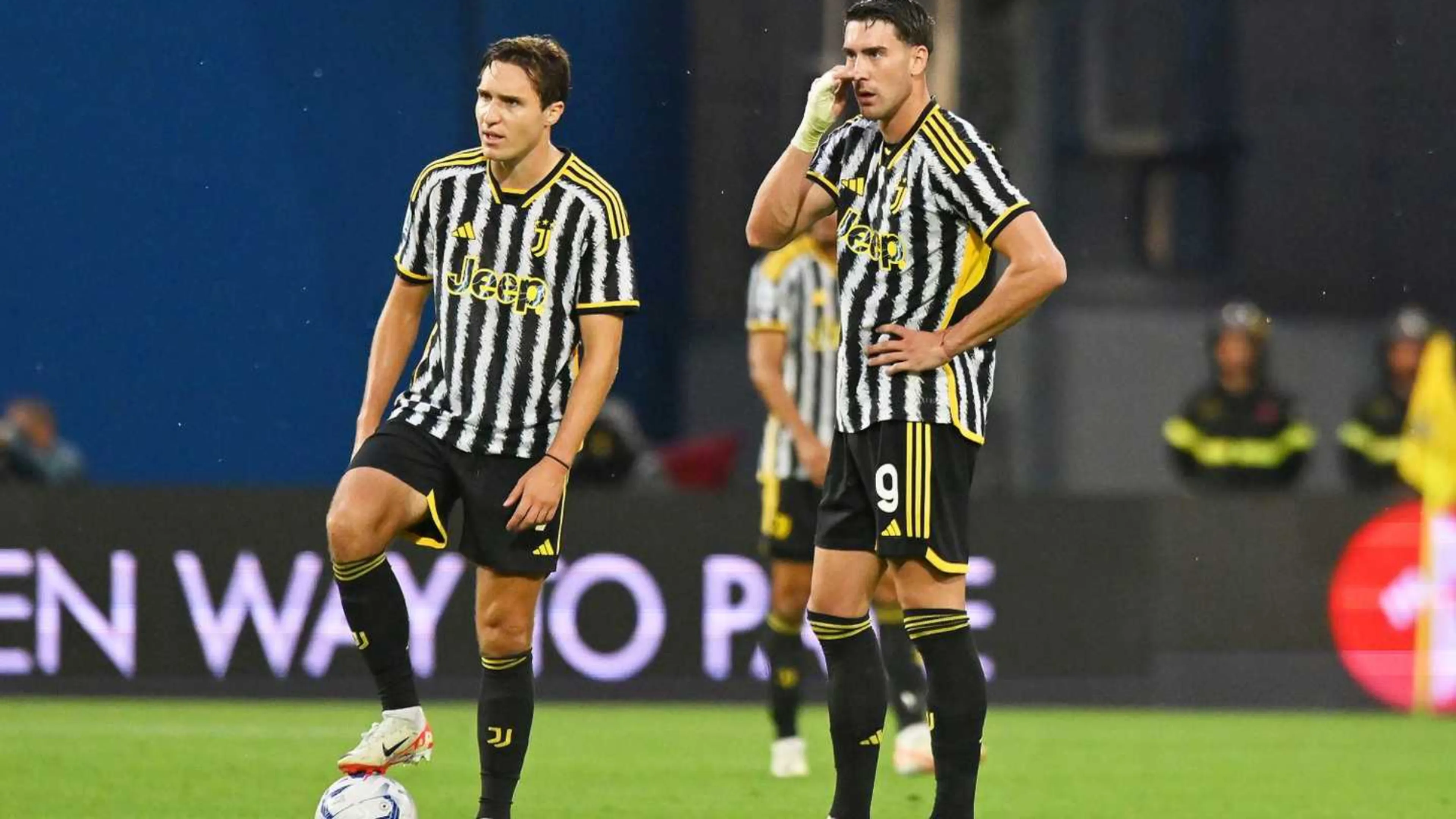 Copertina di "Juve, Chiesa è un diversivo, Giuntoli vuole scaricare Vlahovic, costa troppo": così Ziliani