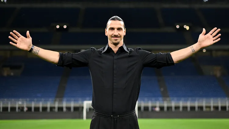 /images/c/l/a/Clamoroso_-Ibrahimovic-in-gran-segreto-sta-trattando-Chiesa-con-la-Juve.jpg