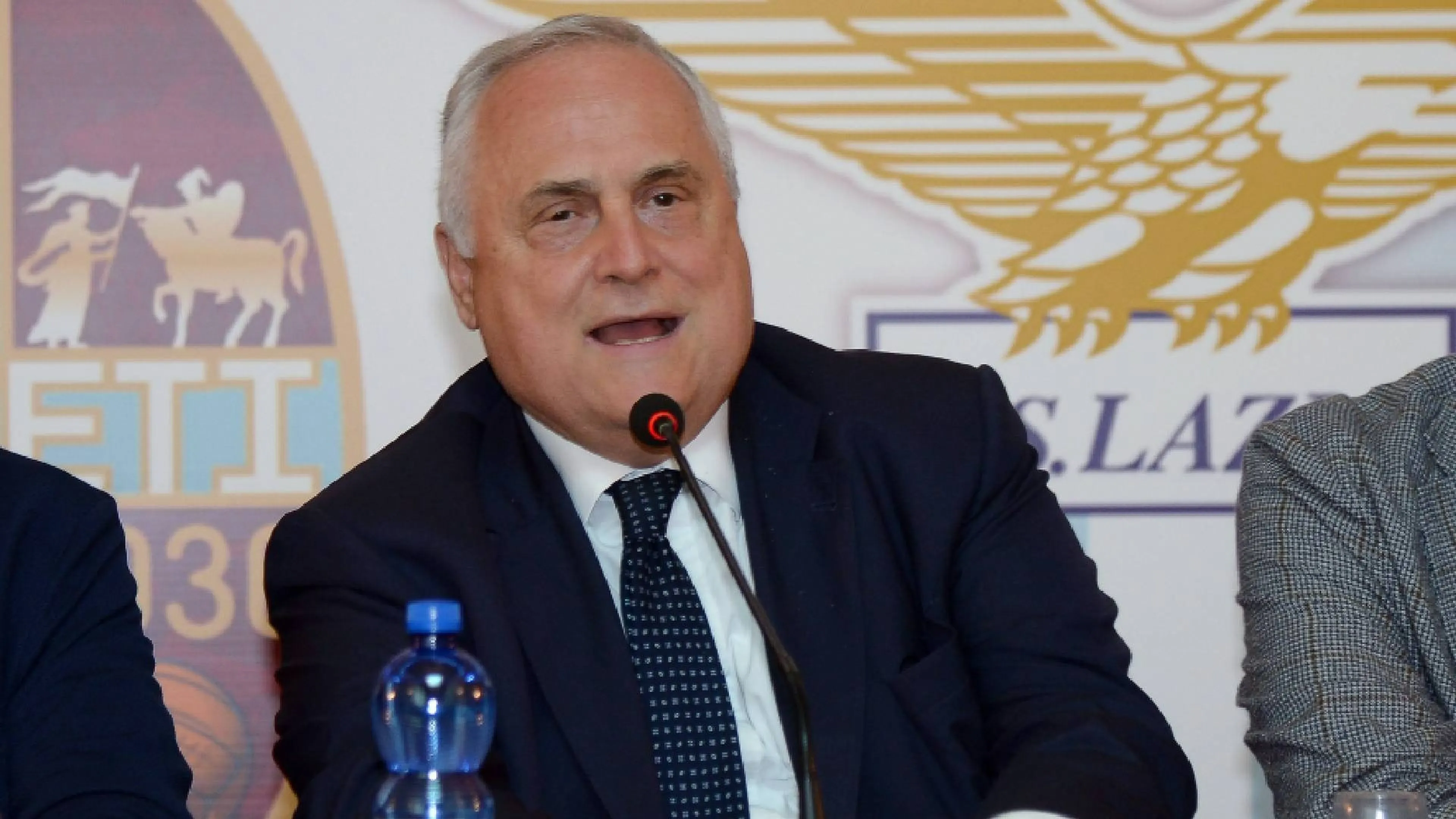 Lotito gela i laziali: "Mercato bloccato? Al massimo aggiustiamo a gennaio". Poi rivela: "Ho venduto un giocatore"