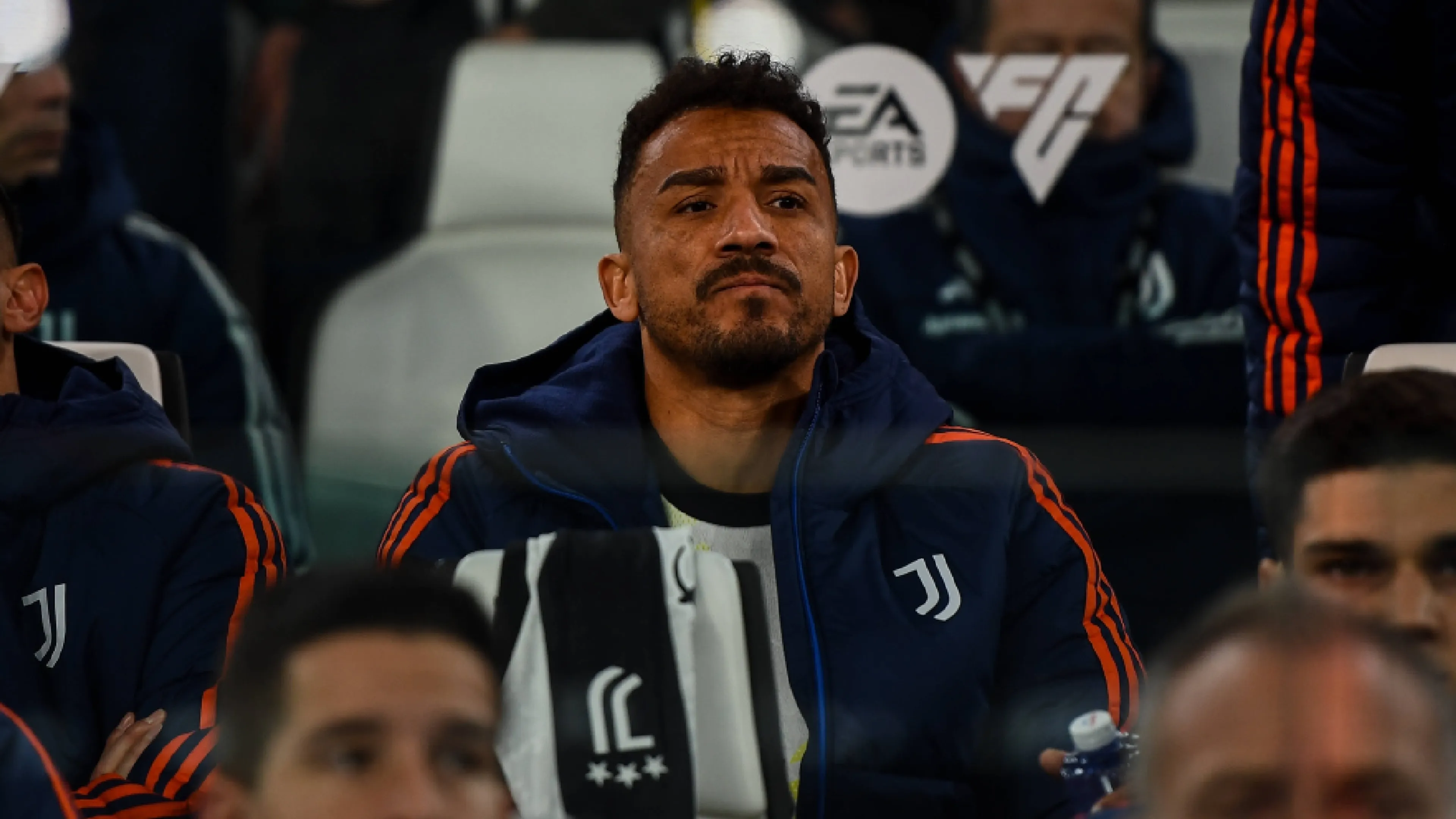 Copertina di La frase dell'agente di Danilo scatena il finimondo in casa Juventus