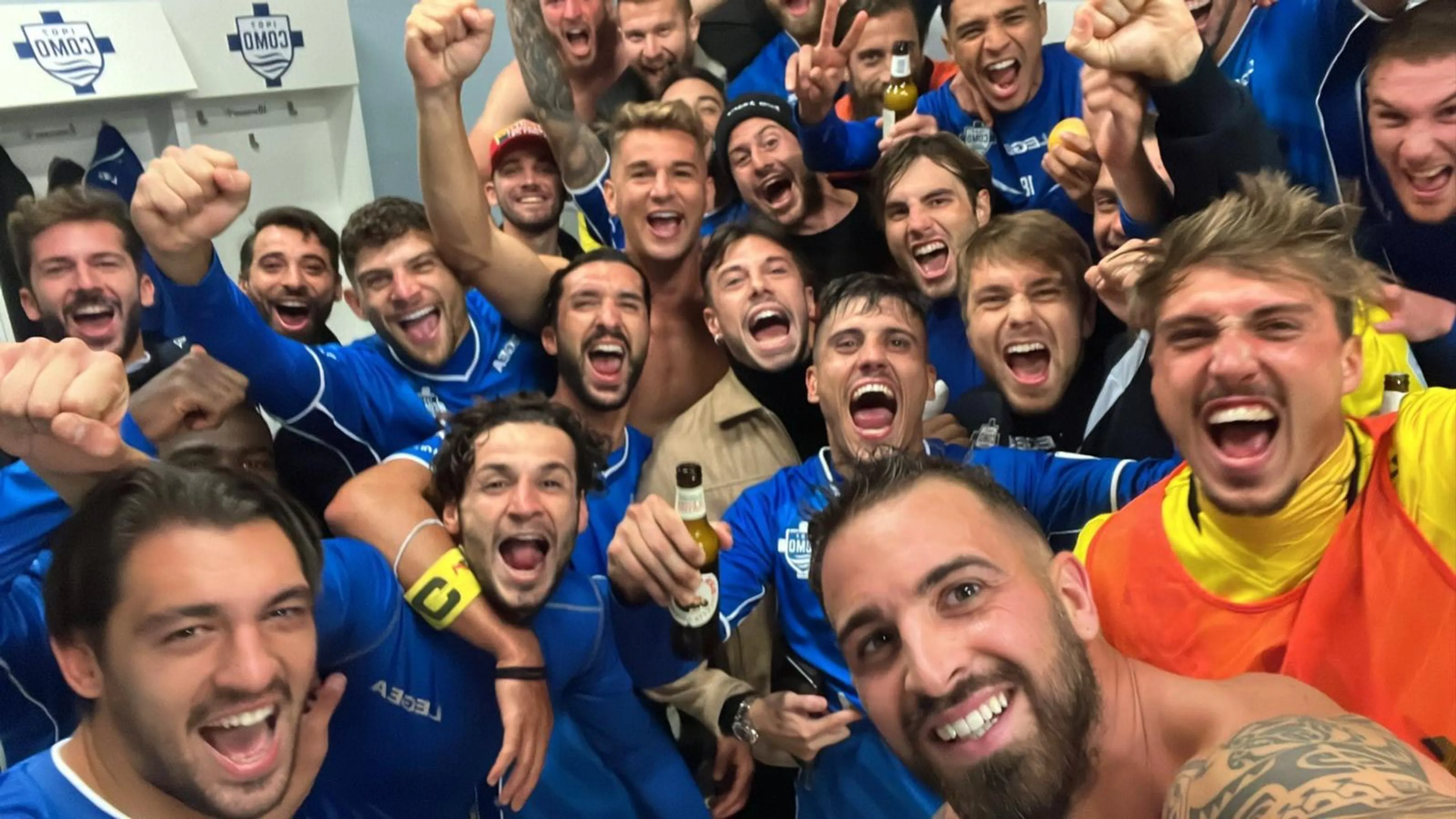 Copertina di Serie B, l’iniziativa del Como: se la squadra vince, drink gratis per i tifosi