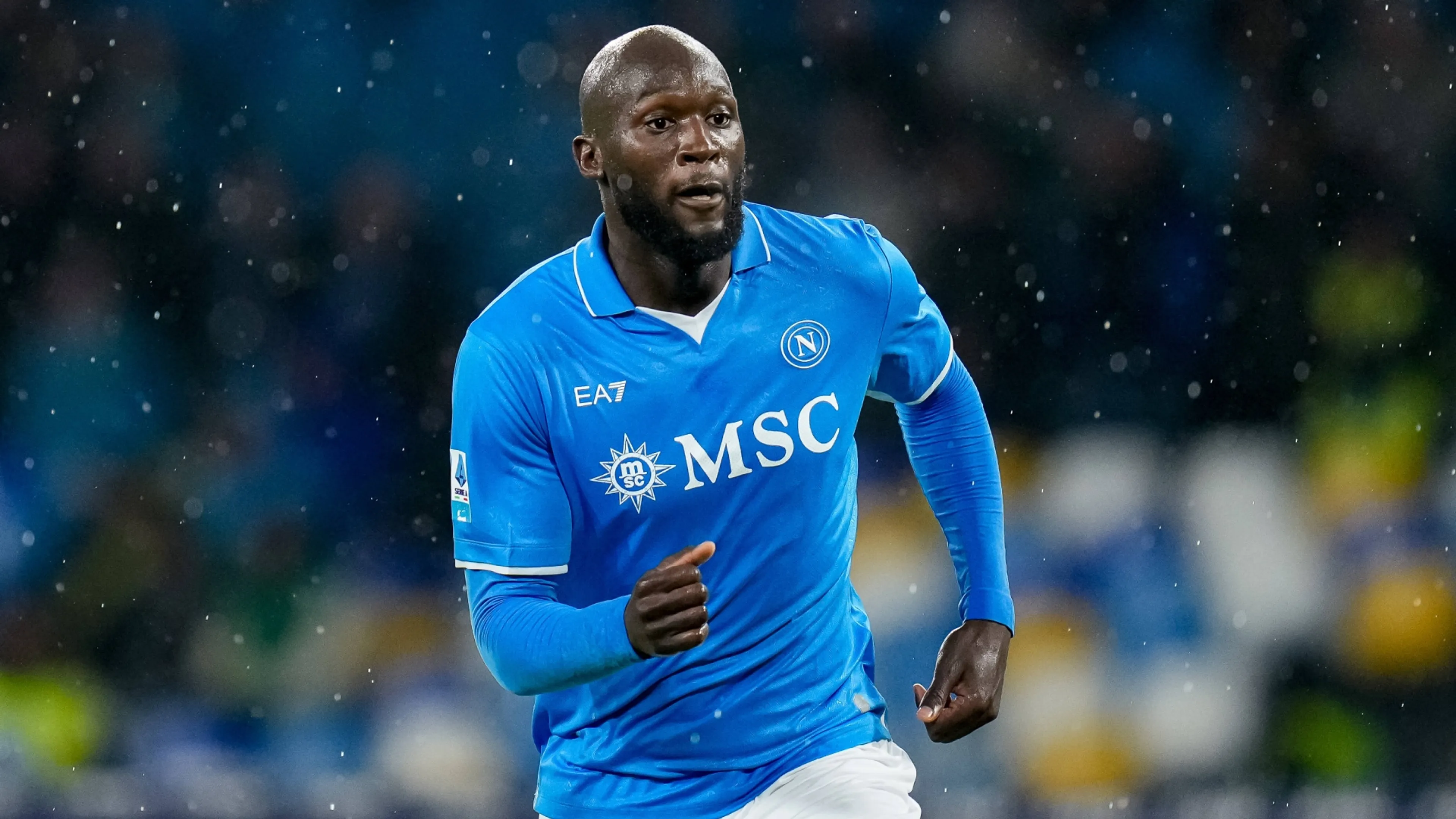 Copertina di Lukaku, pesante rivelazione sul Chelsea: "Mi cambiavo in uno spogliatoio a parte, mi logoravano"