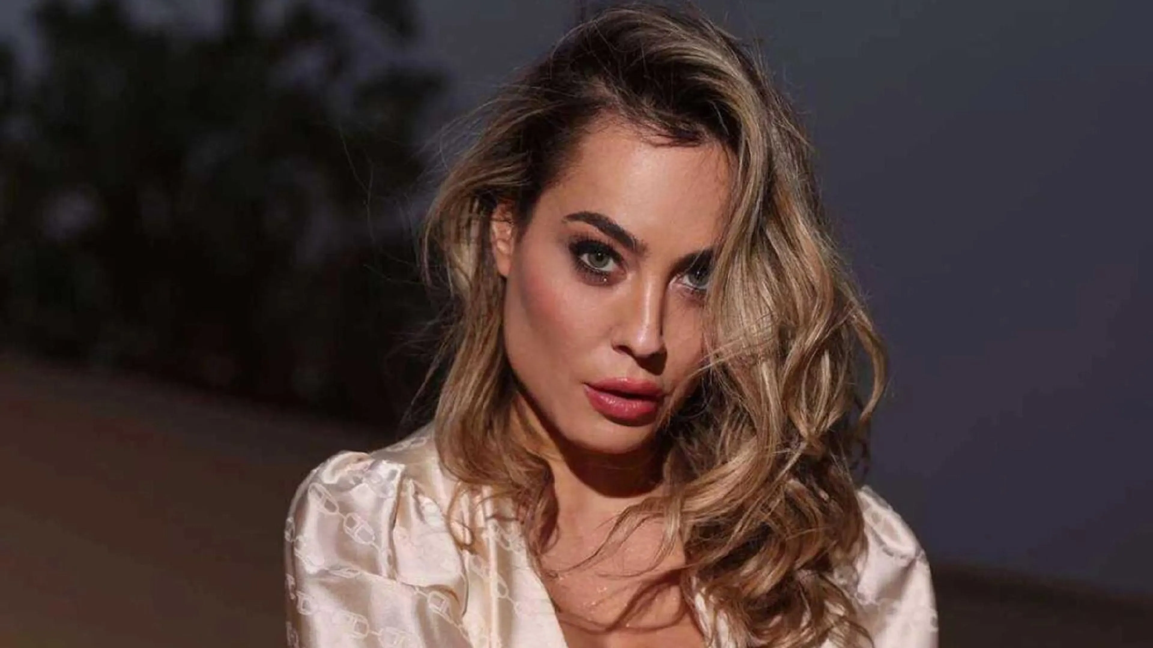 Copertina di Le piccanti confessioni di Paola Saulino: "A letto con 3 calciatori fidanzati o sposati"