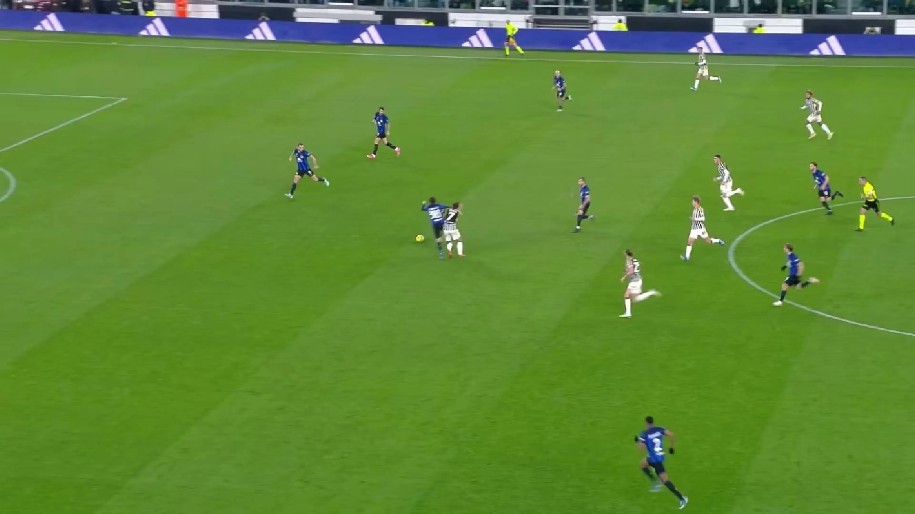 Copertina di Gol dell'Inter viziato da fallo ad inizio azione su Chiesa? L'opinione di Marelli (Dazn)