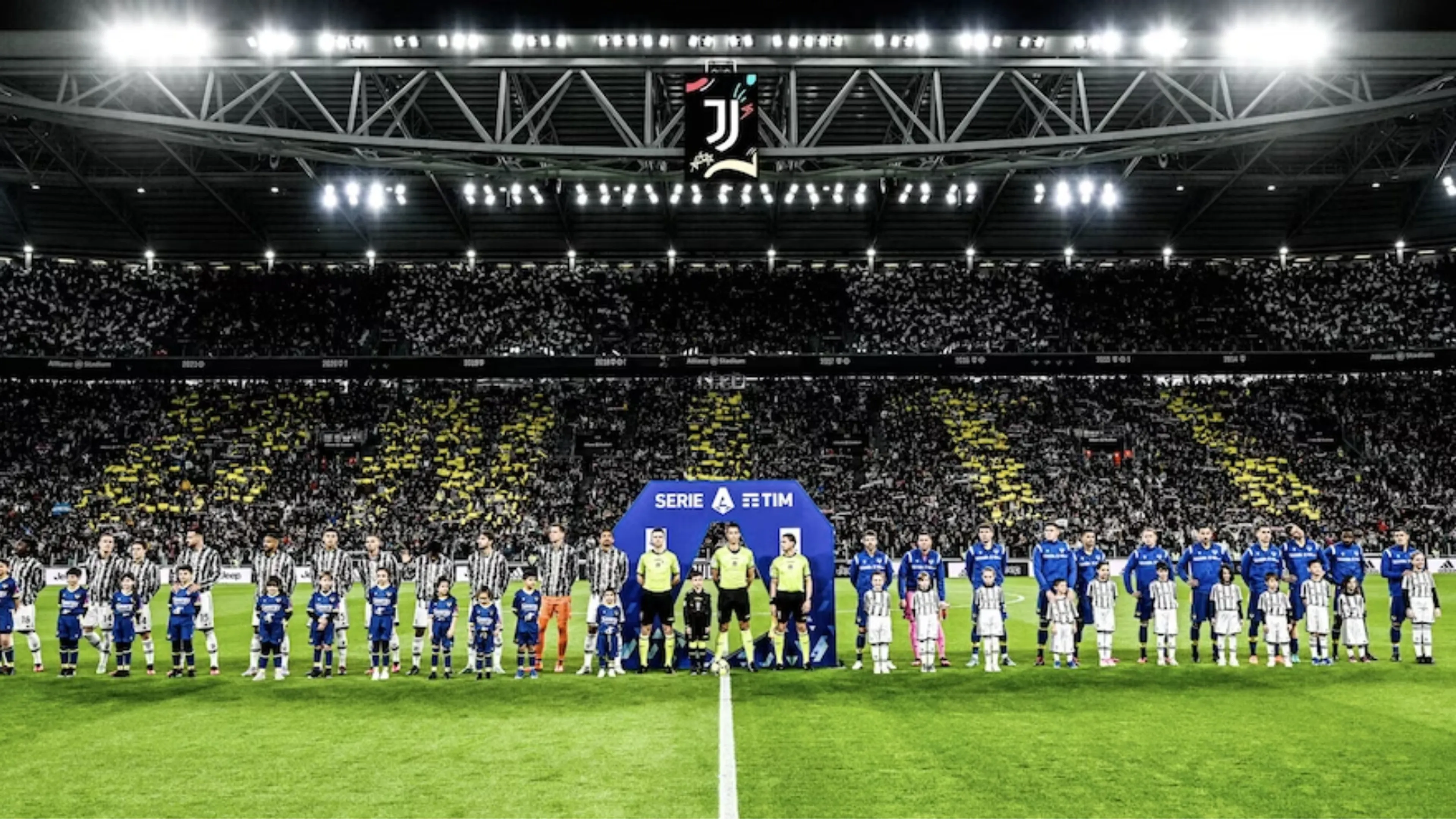 Copertina di Juventus, coreografia andata male: si scatenano i social