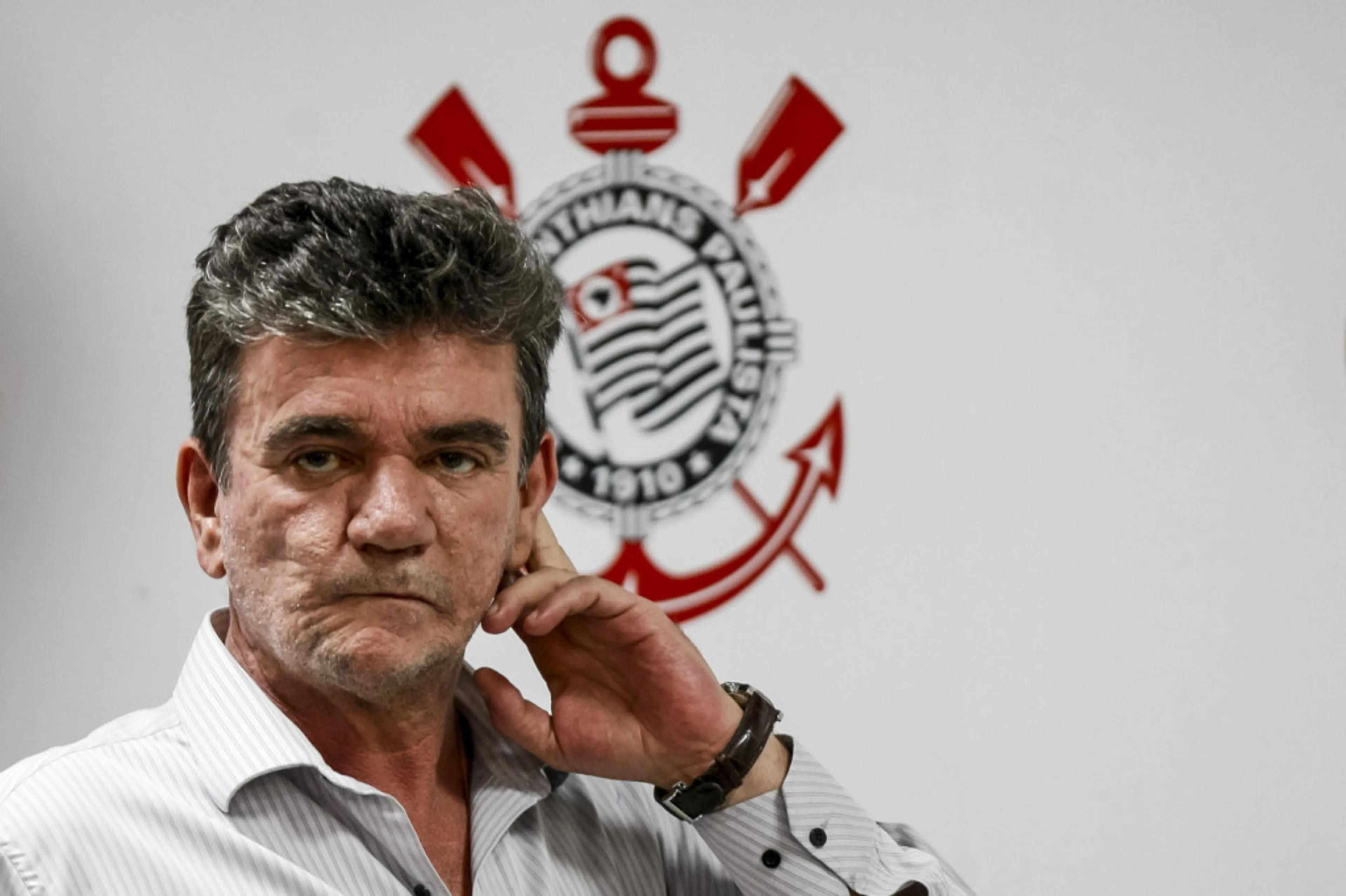 Copertina di Corinthians, ex presidente: “Giocatori fumavano e bevevano nello spogliatoio ma hanno vinto tutto”