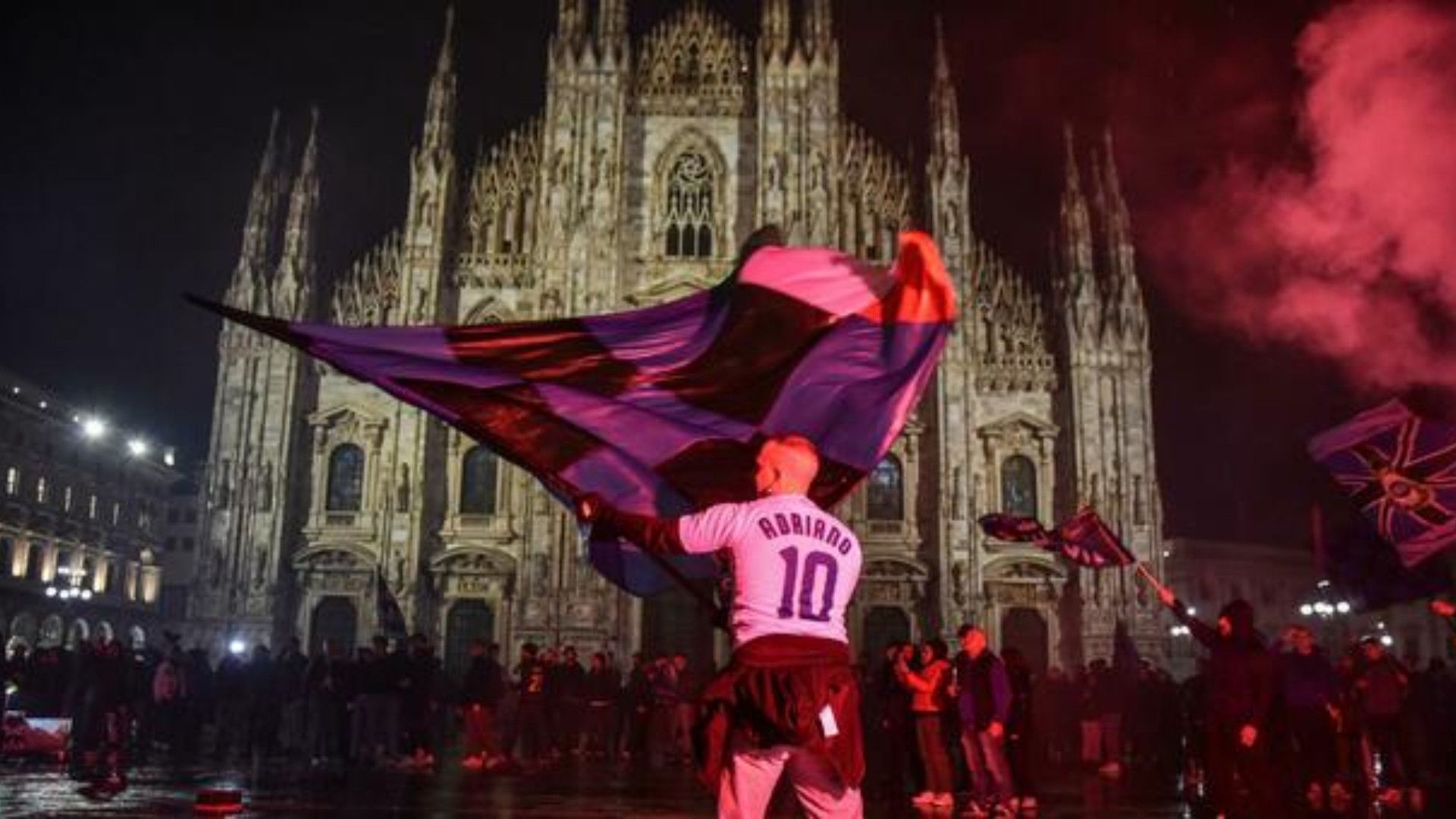 coro-theo-hernandez-barella-calhanoglu