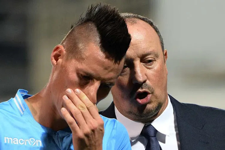 /images/c/o/r/coronavirus-per-hamsik-e-benitez.jpg