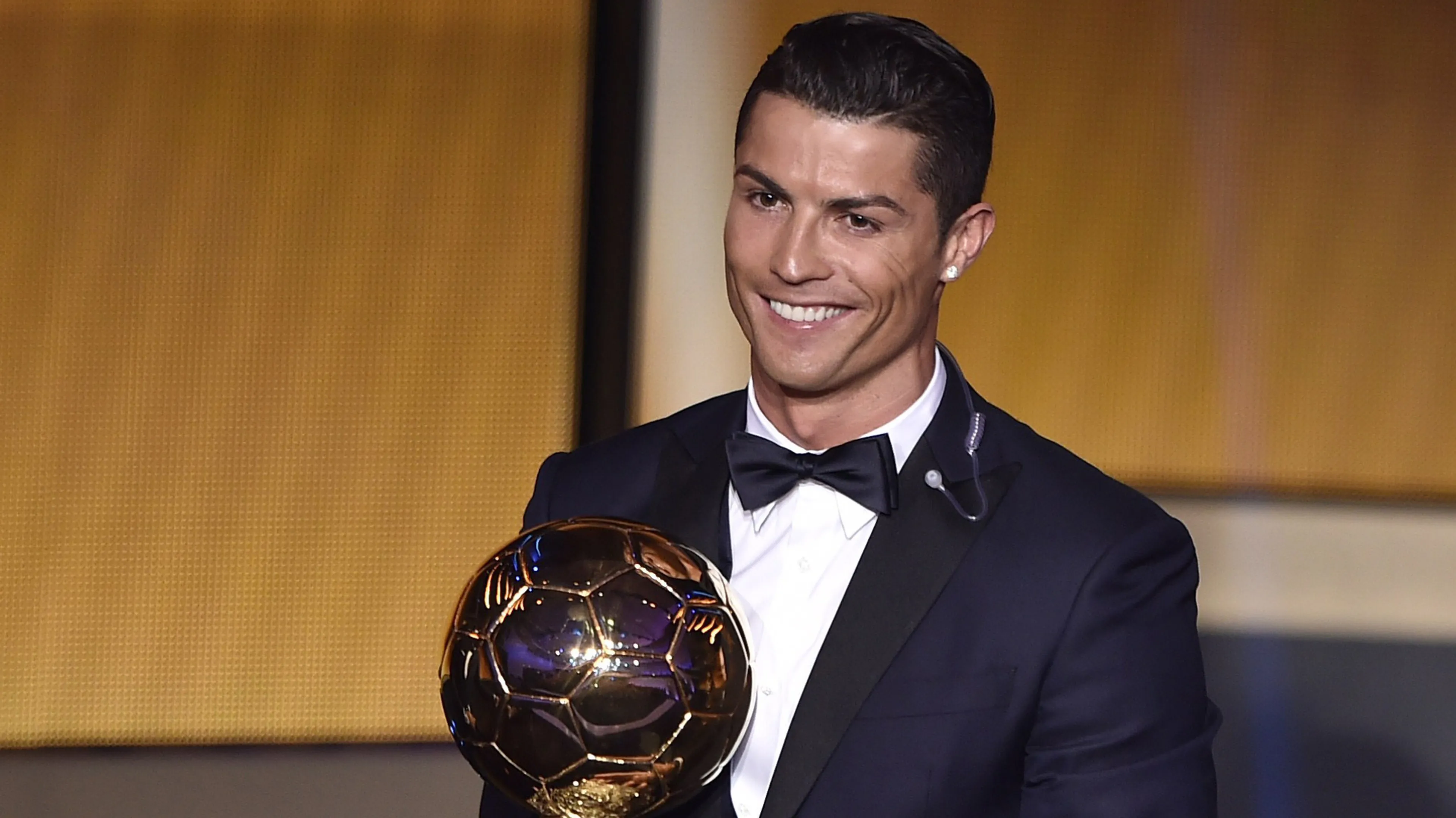 Copertina di CR7 al Napoli? ADL ci aveva provato e ora il sogno si chiama Cavani….