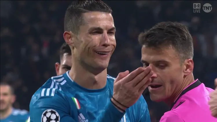 /images/c/r/7/cr7-coronavirus.png