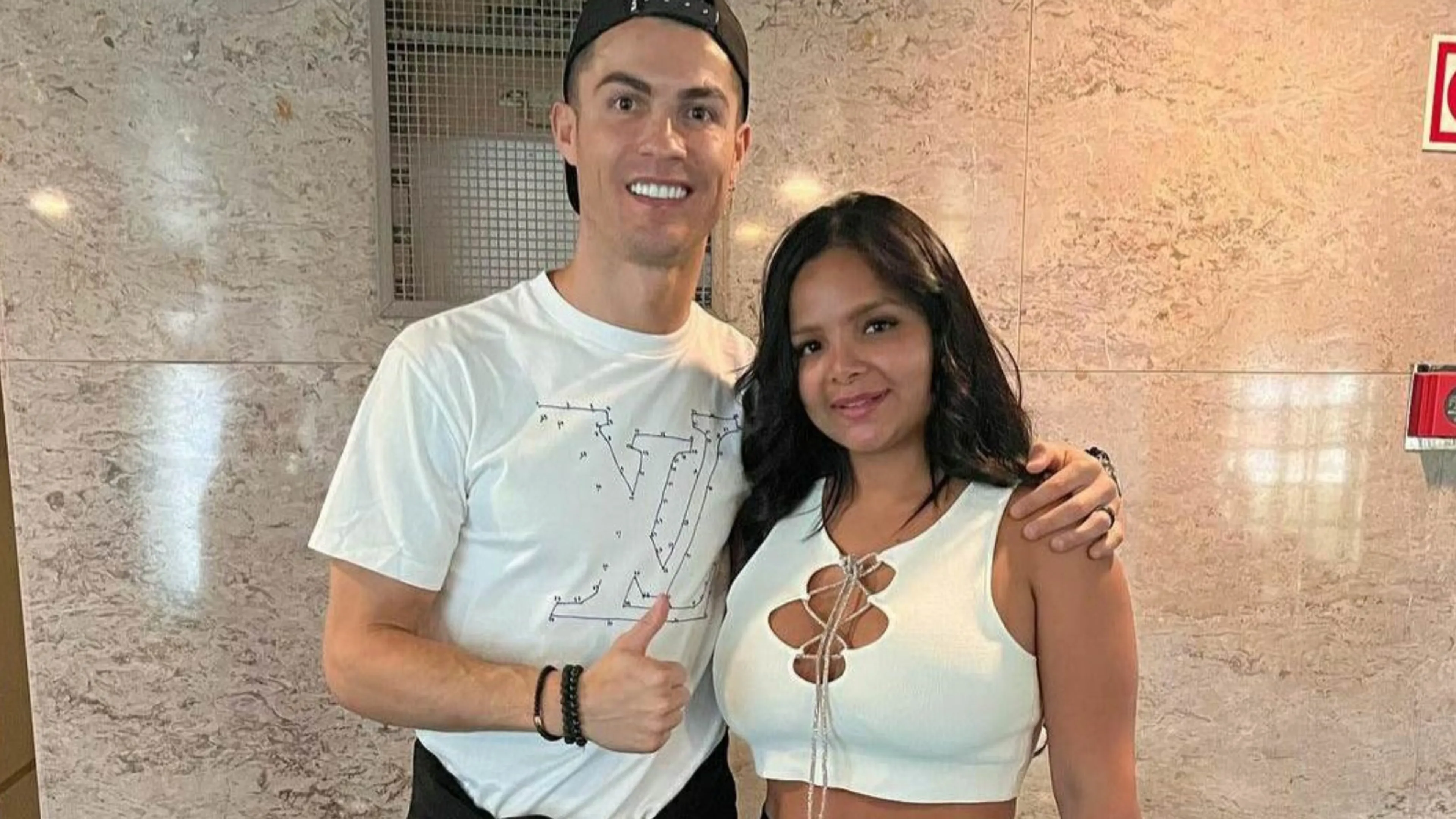 Copertina di Influencer accusa Cristiano Ronaldo: “Abbiamo fatto sesso, sono stata manipolata dal suo potere” (FOTO)