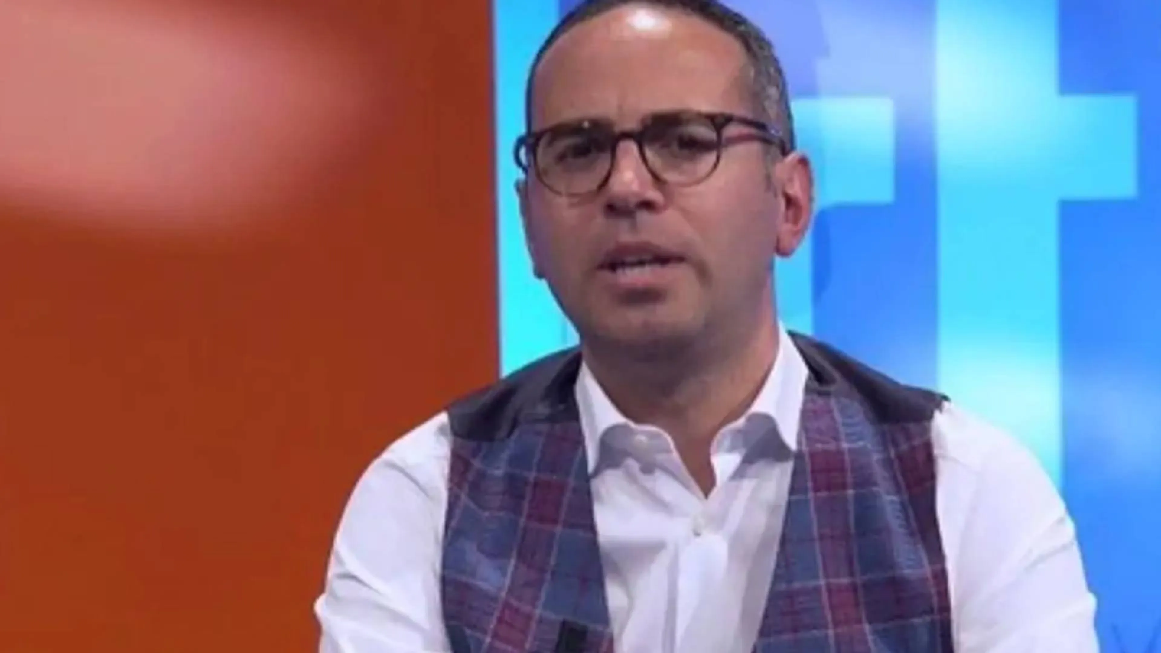 Copertina di Lite in diretta tra Criscitiello e il tifoso del Napoli: parole grosse e accuse (VIDEO)