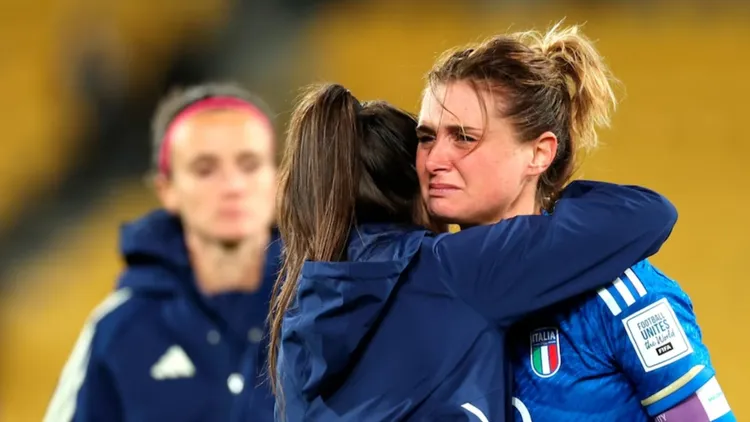 /images/c/r/i/Cristiana-Girelli-in-lacrime-dopo-l-eliminazione-dell-Italia-dal-Mondiale-2023.jpg