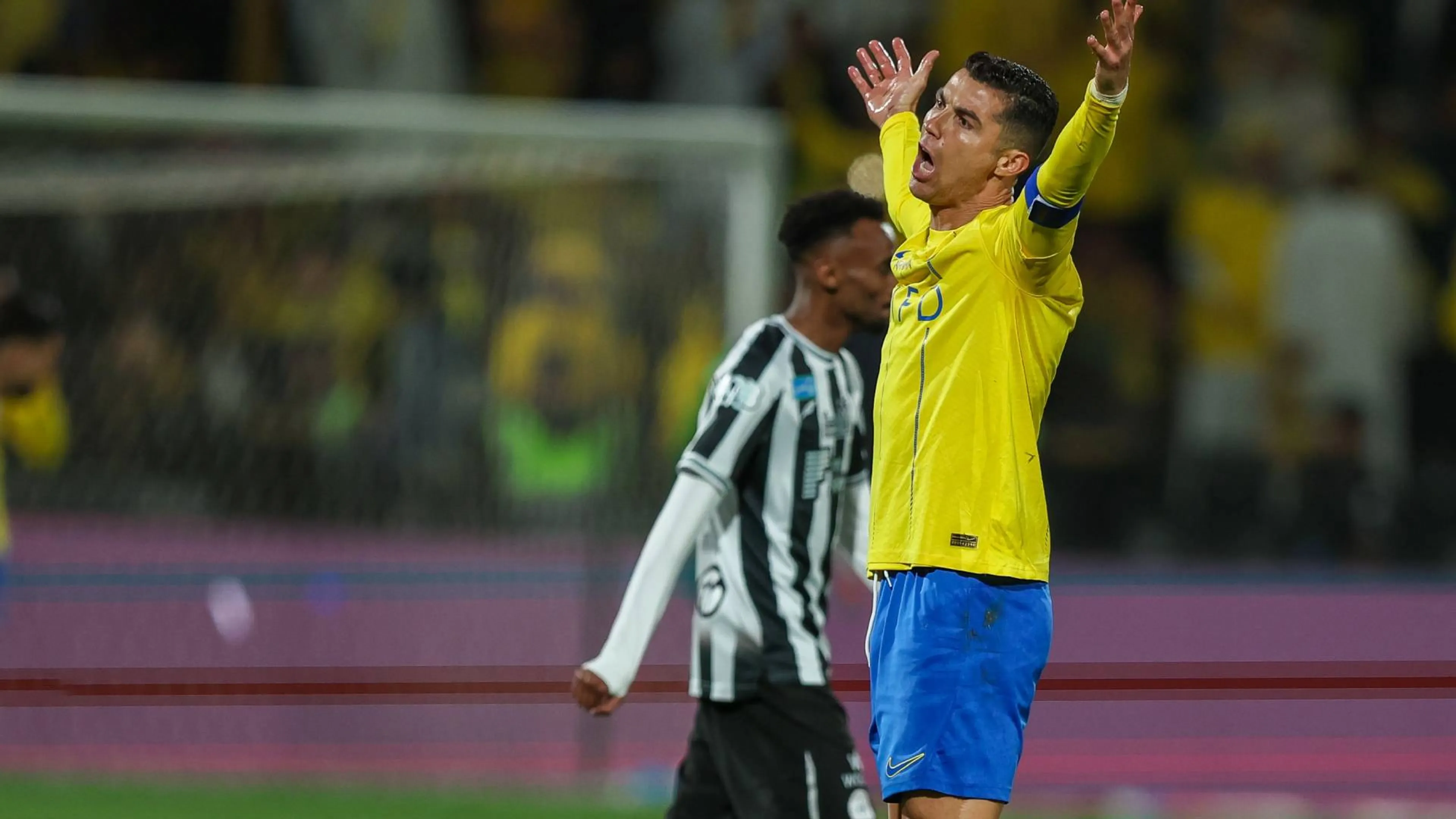 Copertina di Cristiano Ronaldo indagato in Arabia Saudita: "Gesto immorale" (VIDEO)