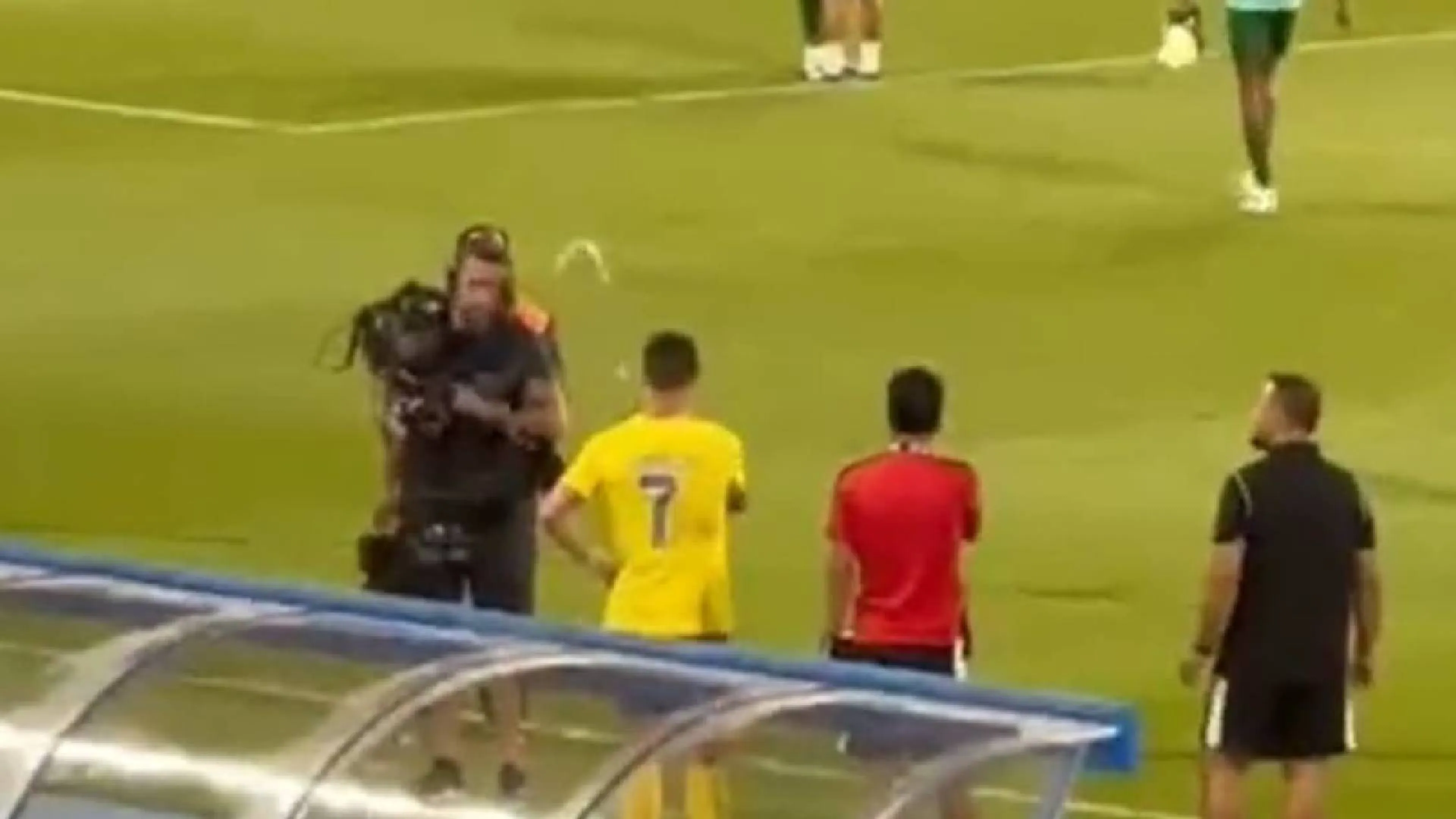 Cristiano ma che fai? Gioca male e a fine match se la prende col cameraman (VIDEO)