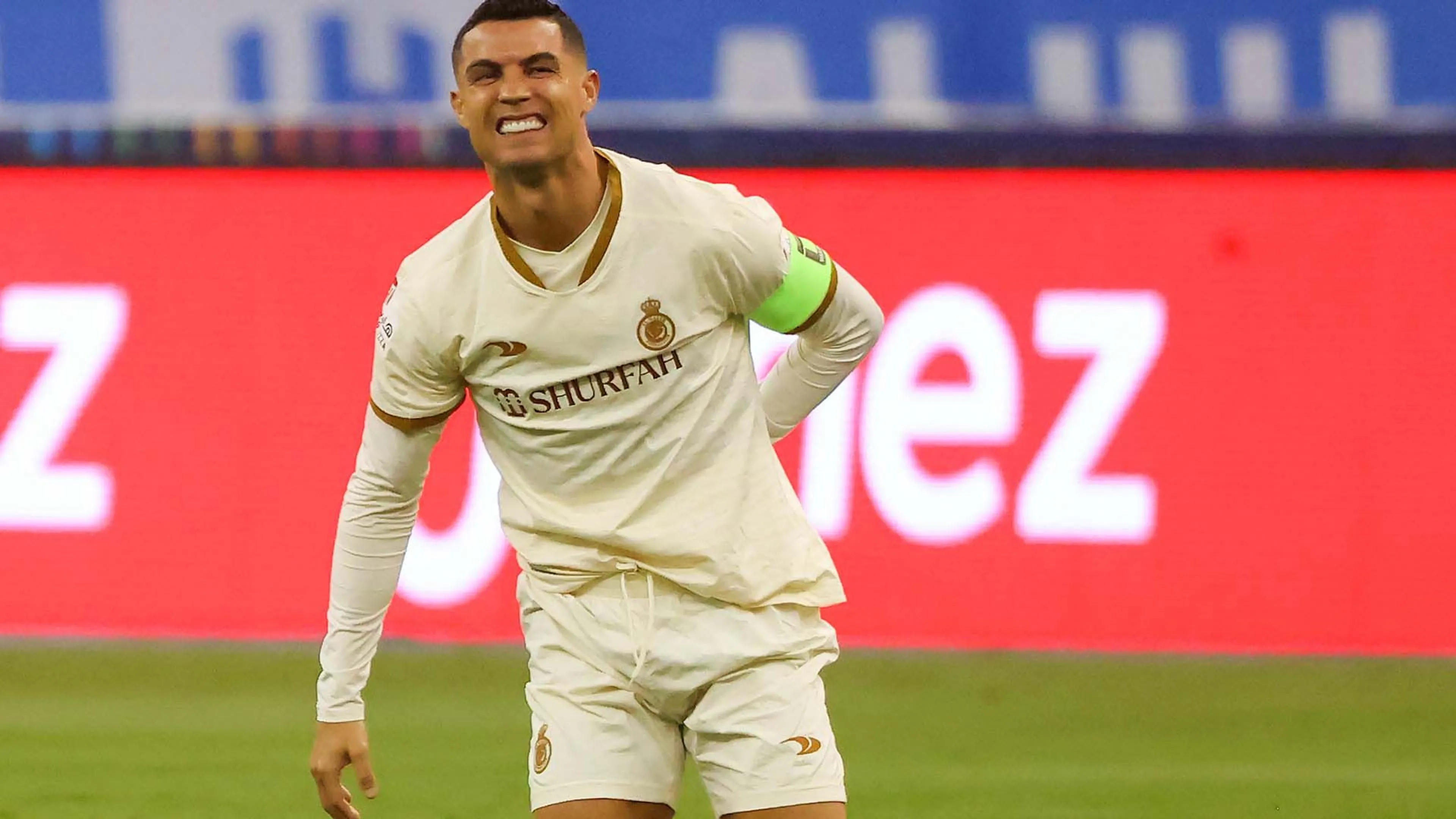 Copertina di Serata nera per Ronaldo: fallo sconsiderato e gestaccio ai tifosi (VIDEO)