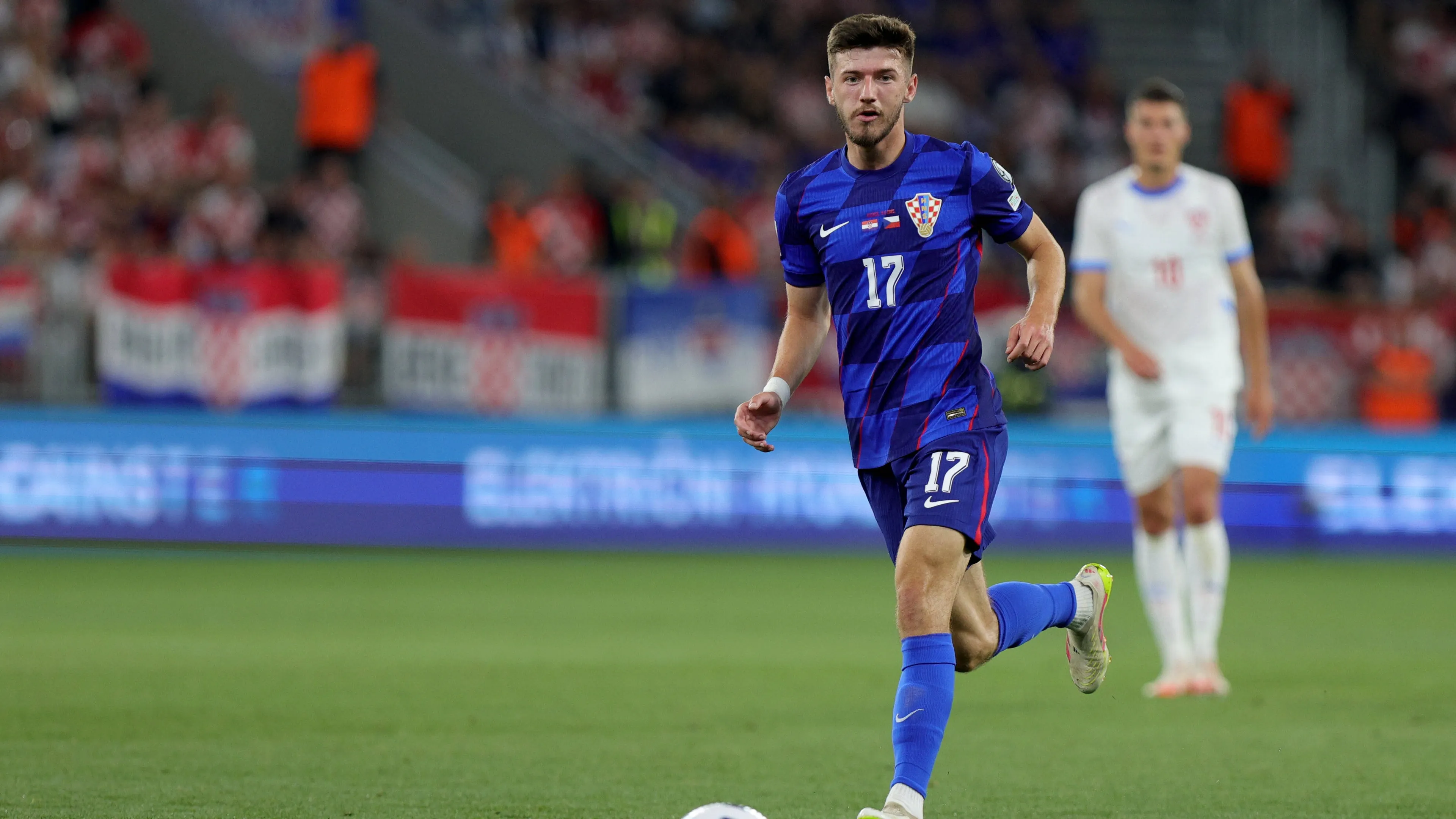 Inter, Sucic si presenta: "Non paragonatemi a Brozovic. Modric? Un sogno affrontarlo nel derby"