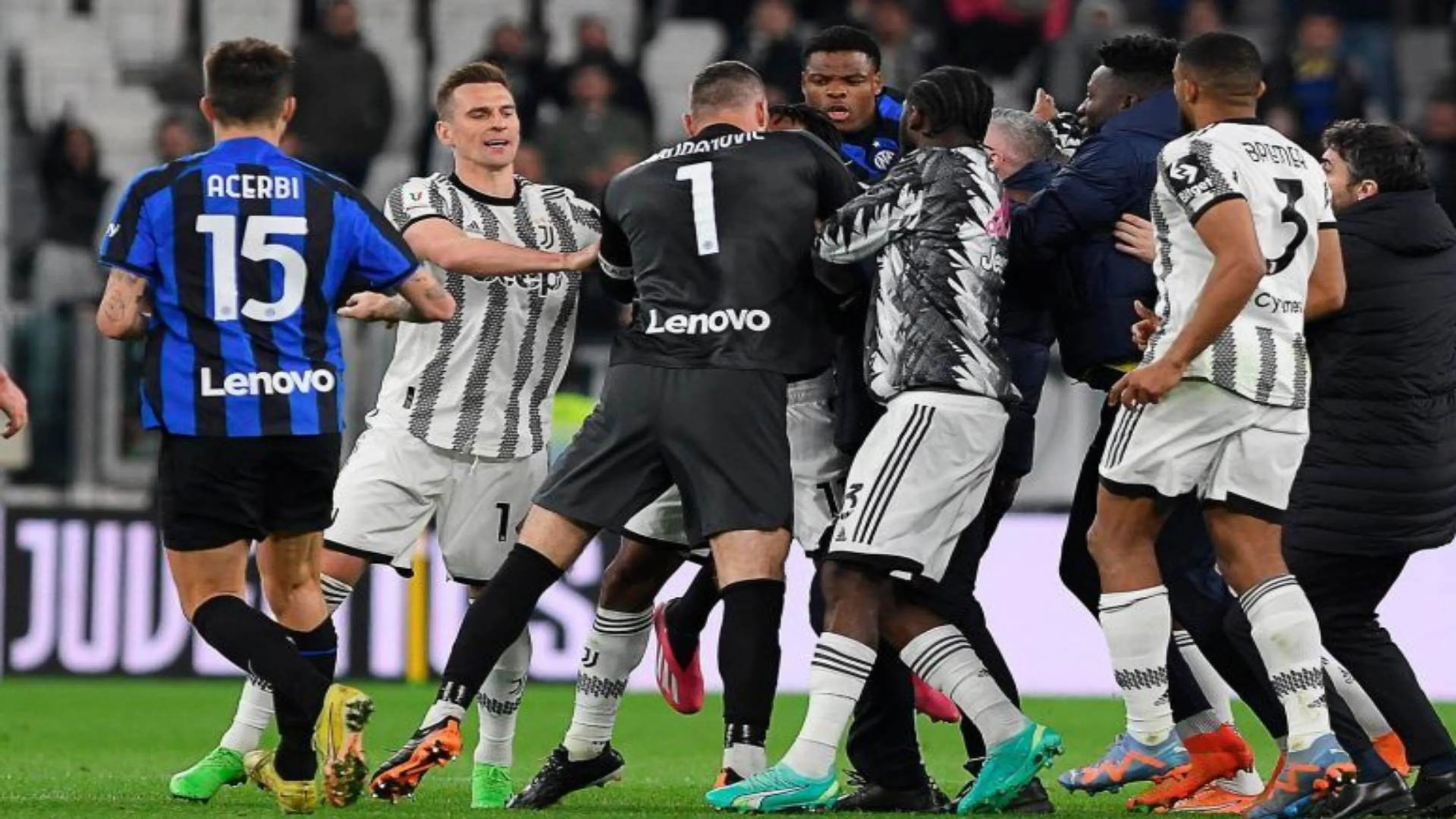 Copertina di Le parole offensive di Handanovic che hanno scatenato la reazione di Cuadrado