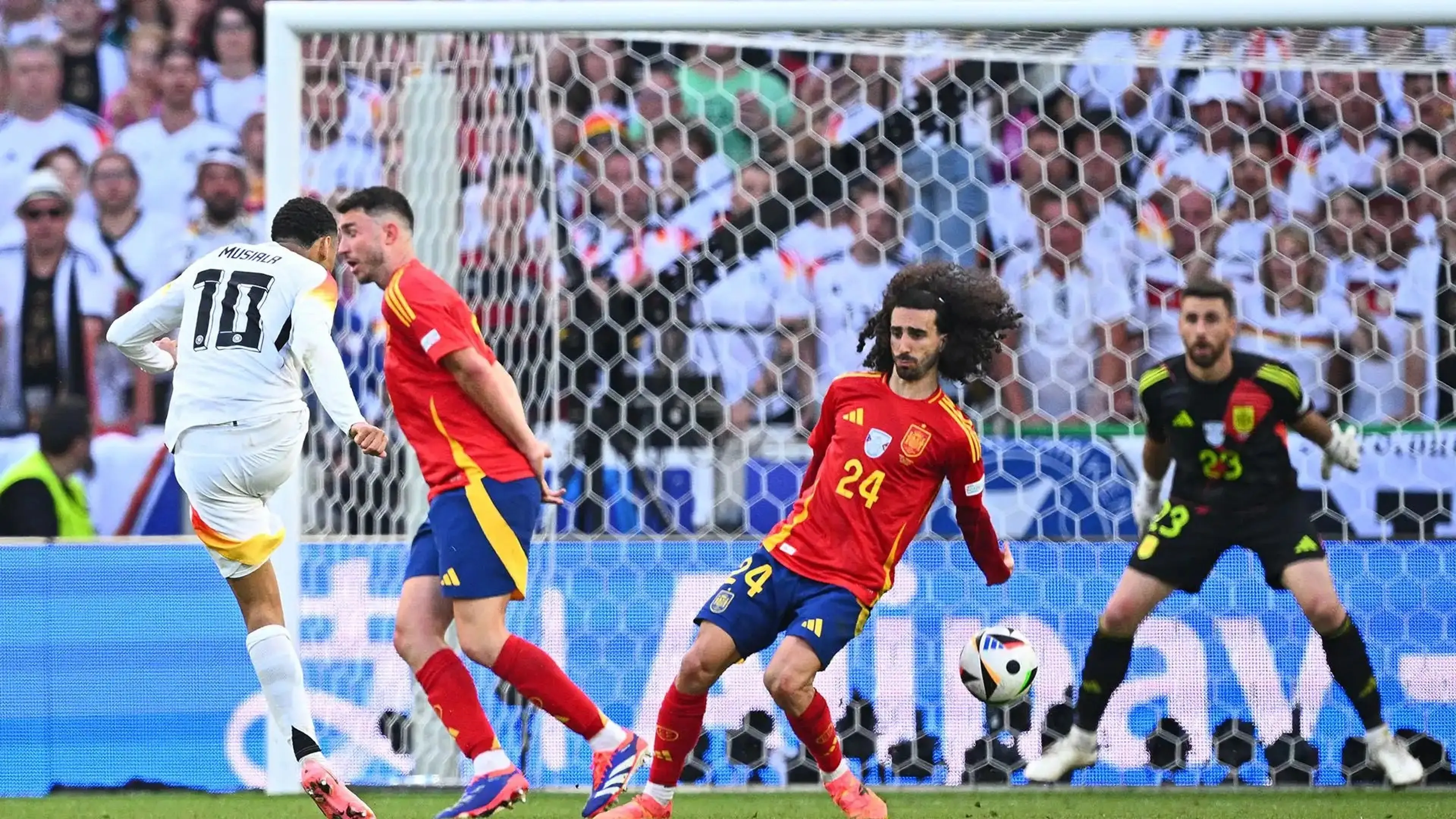 Perché il mani di Cucurella non è rigore? La UEFA è stata chiara nelle direttive