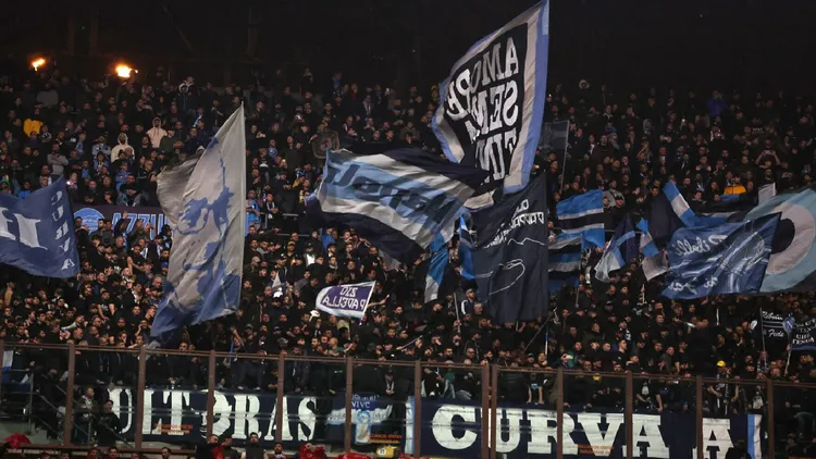 /images/c/u/r/curva-a-napoli.jpg