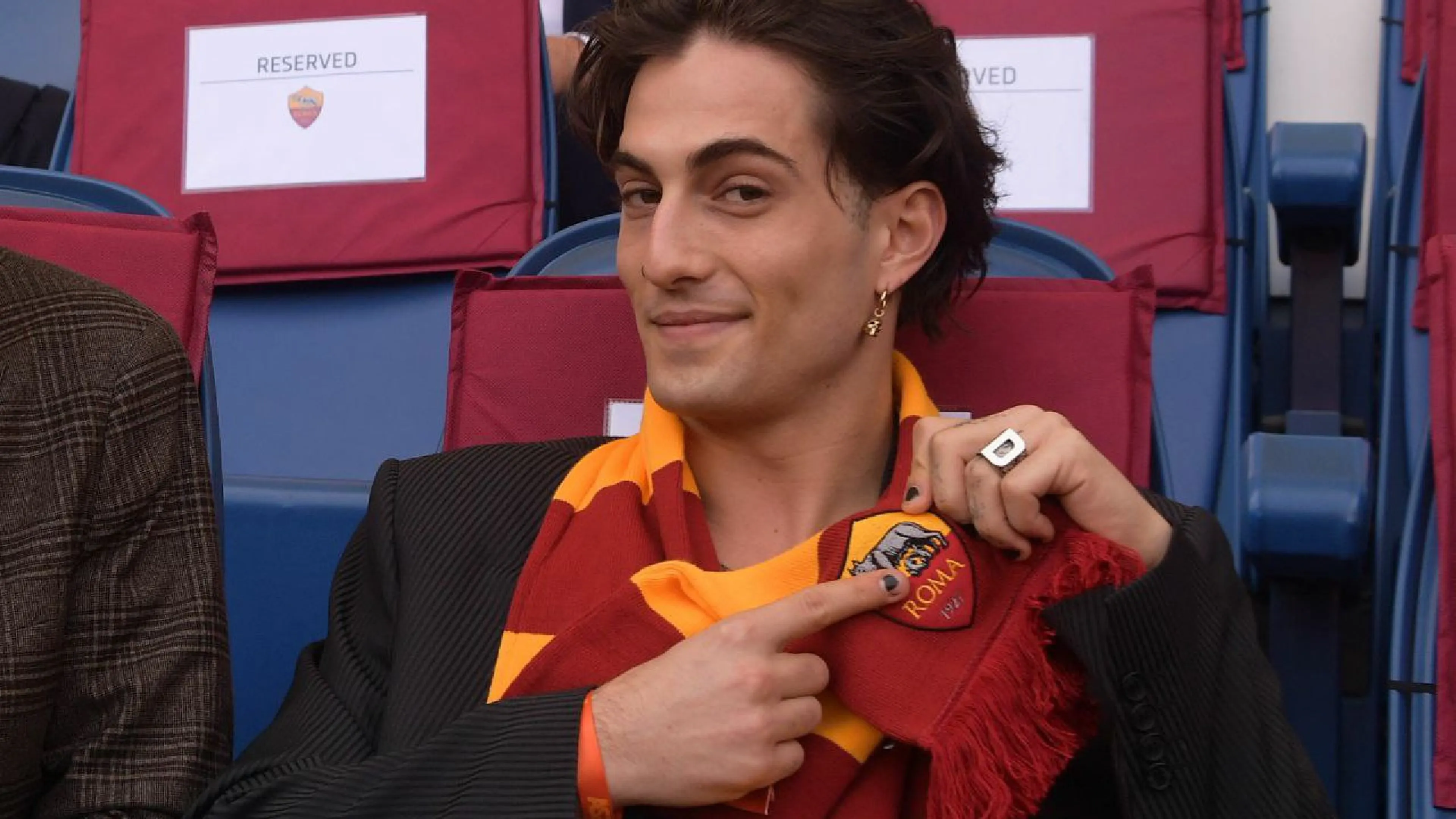 Copertina di Roma, Damiano dei Maneskin stregato da Bove: la dedica social è virale