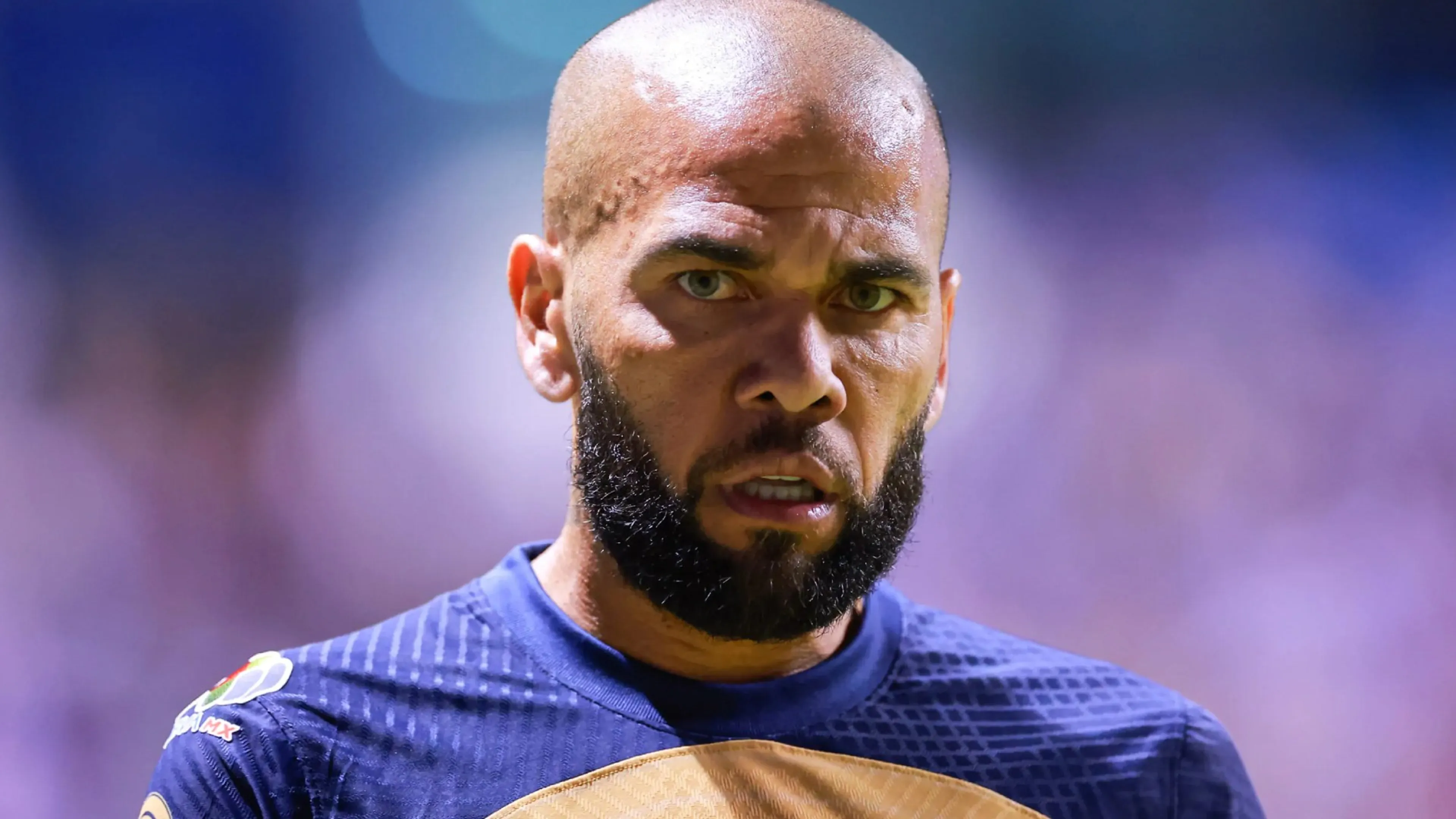 Copertina di Brasile, vandalizzata la statua di Dani Alves