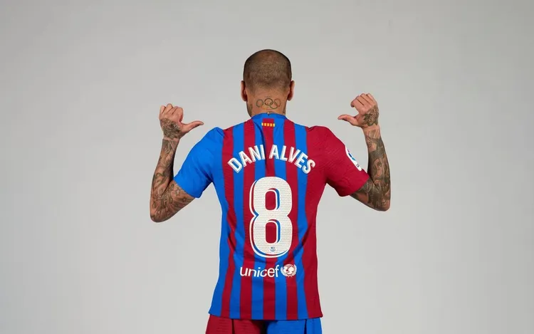 /images/d/a/n/dani-alves-10.jpg