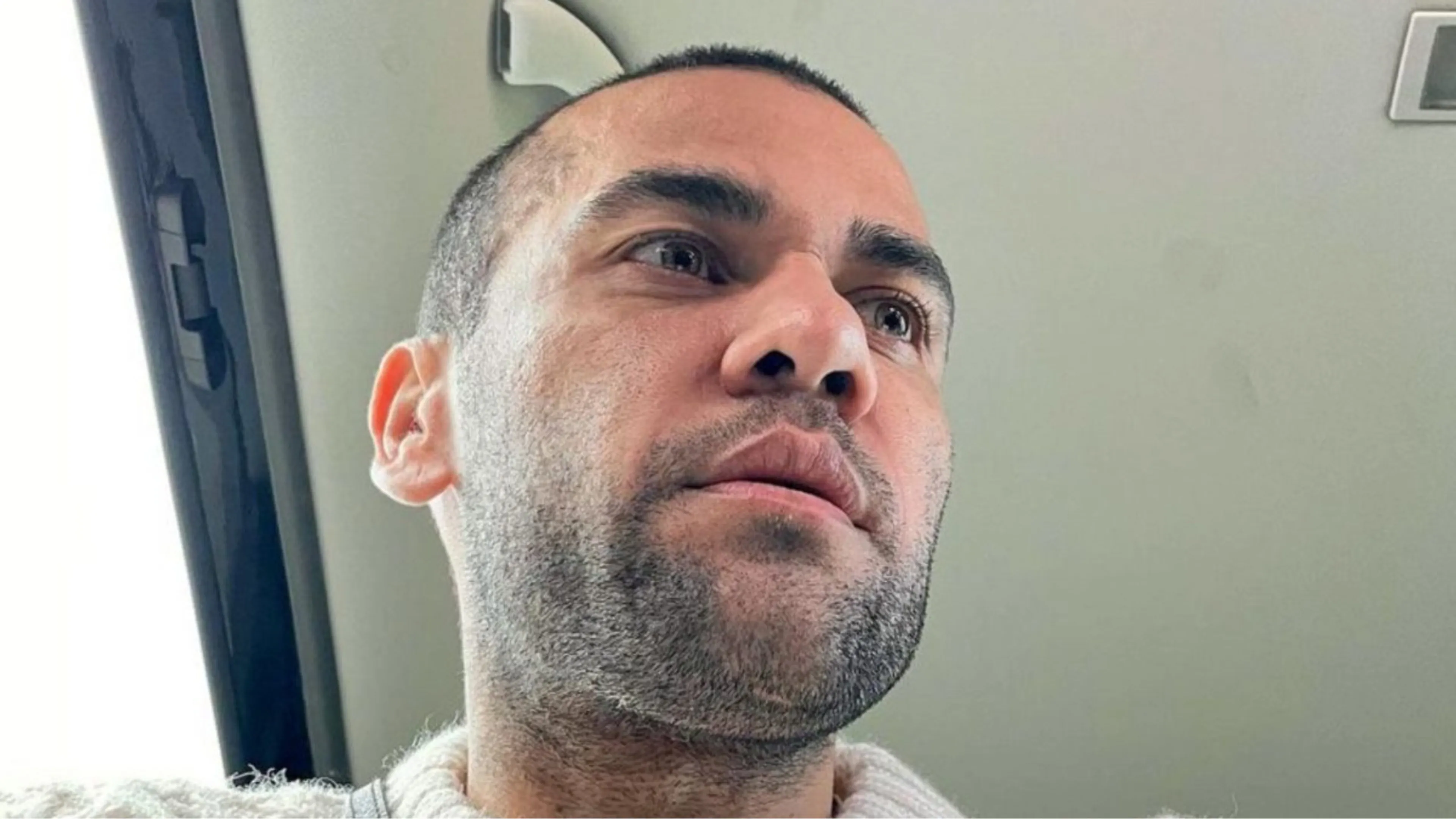 Copertina di Dani Alves resta in carcere: “Alto rischio di fuga”