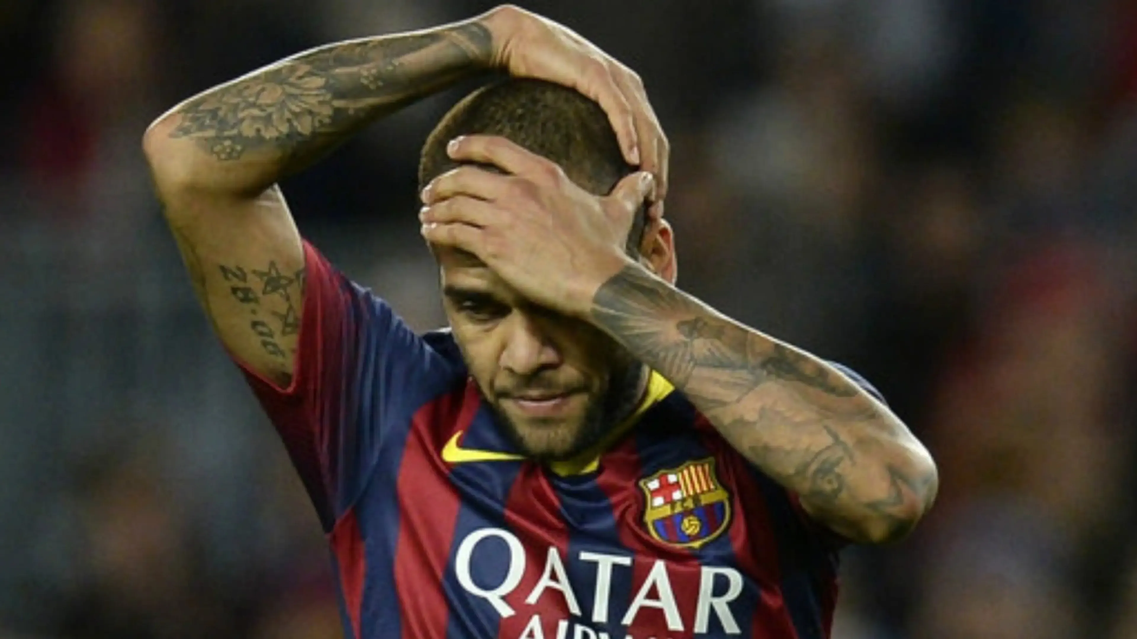 Decisione drastica del Barcellona sul caso Dani Alves: il terzino viene 'cancellato'